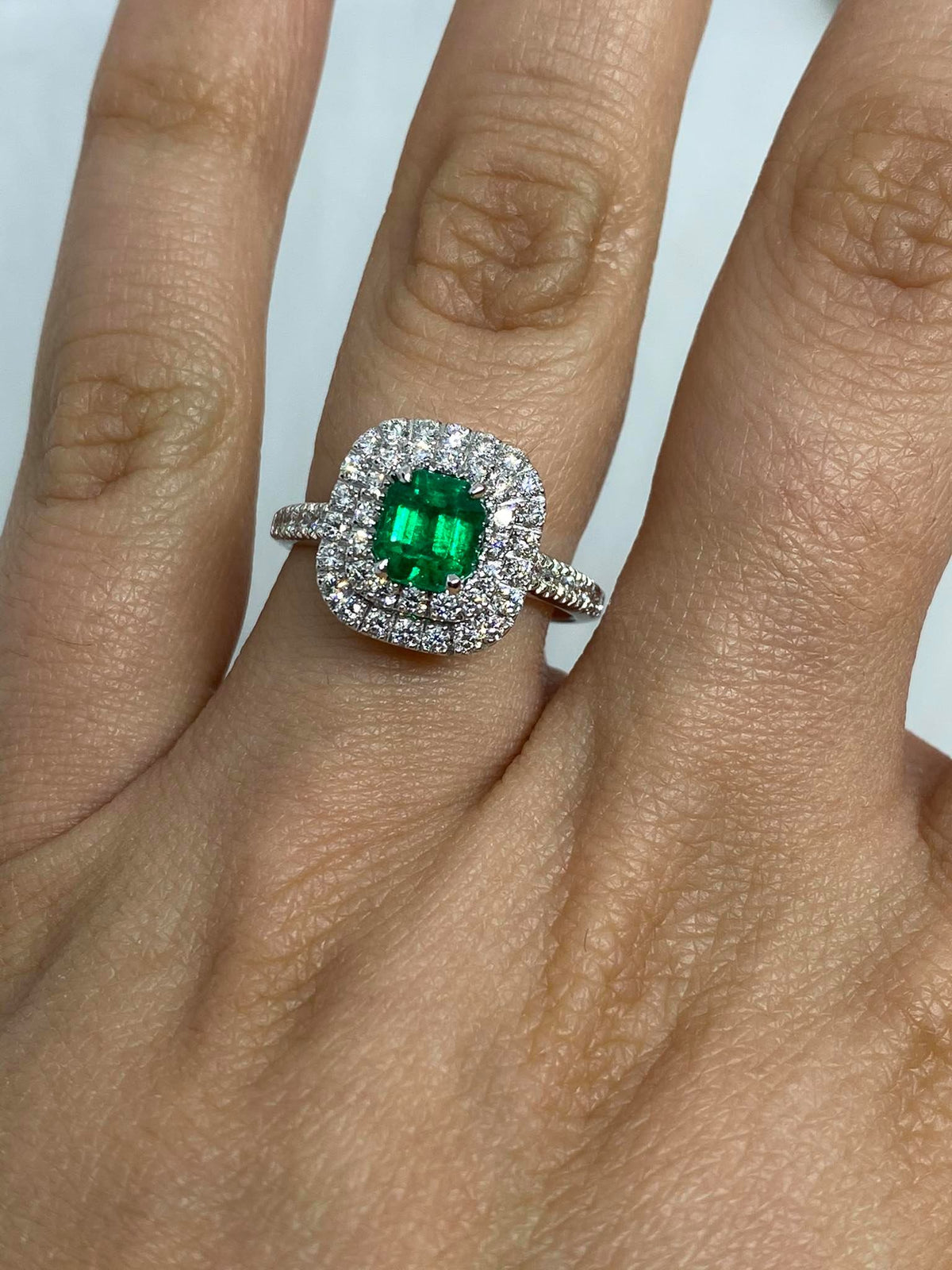 Anello Donna Crivelli con Smeraldo Colombiano Ct 0.90 e Diamanti