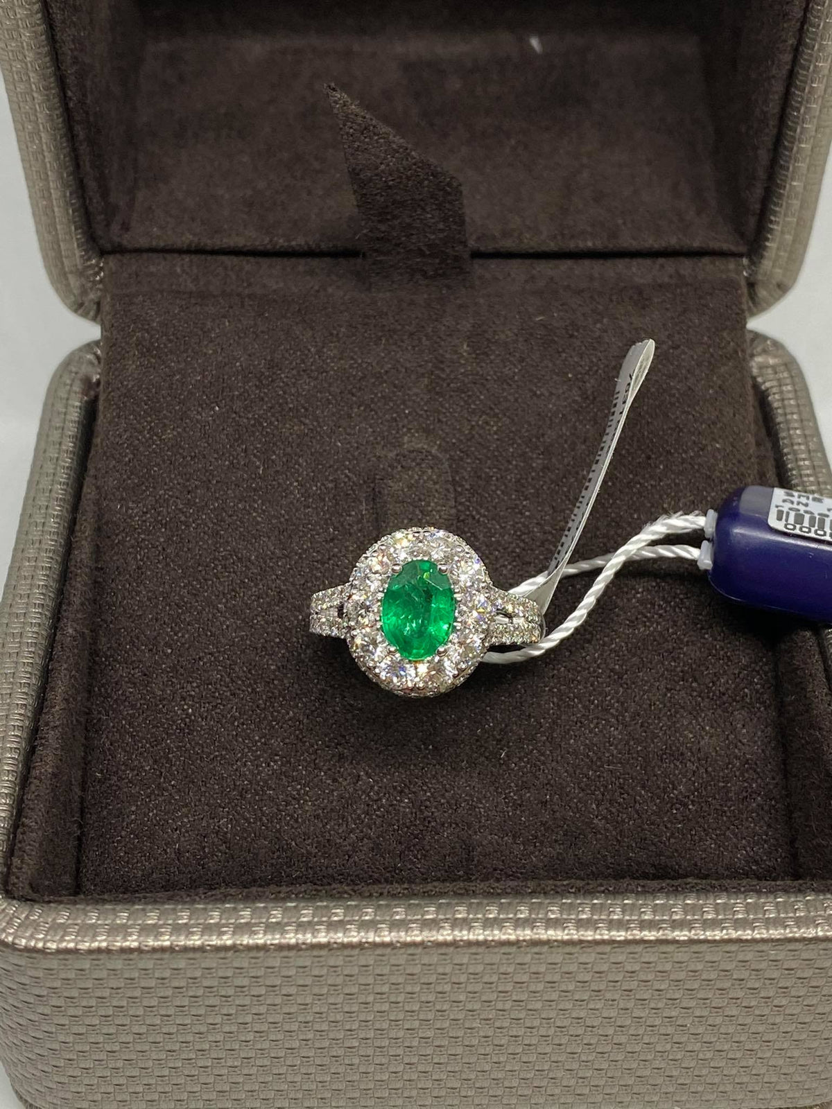 Anello Donna Crivelli con Smeraldo Colombiano Ct 0.97 e Diamanti