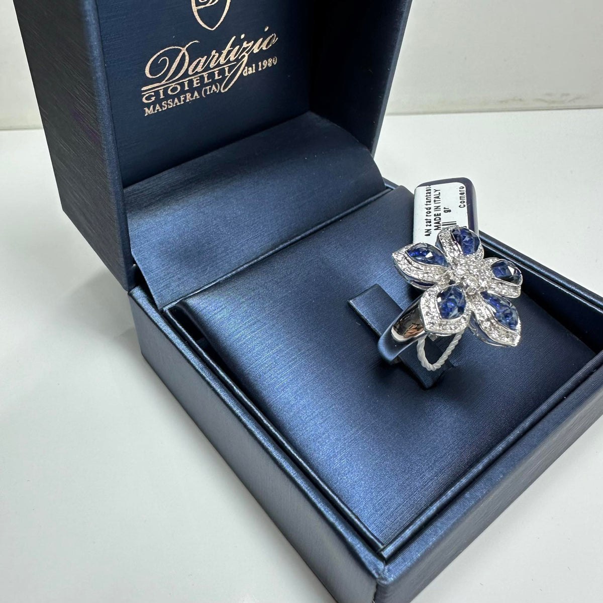 Anello Dartizio Gioielli a Fiore in Oro 18KT 18KT con Zaffiri e Diamanti