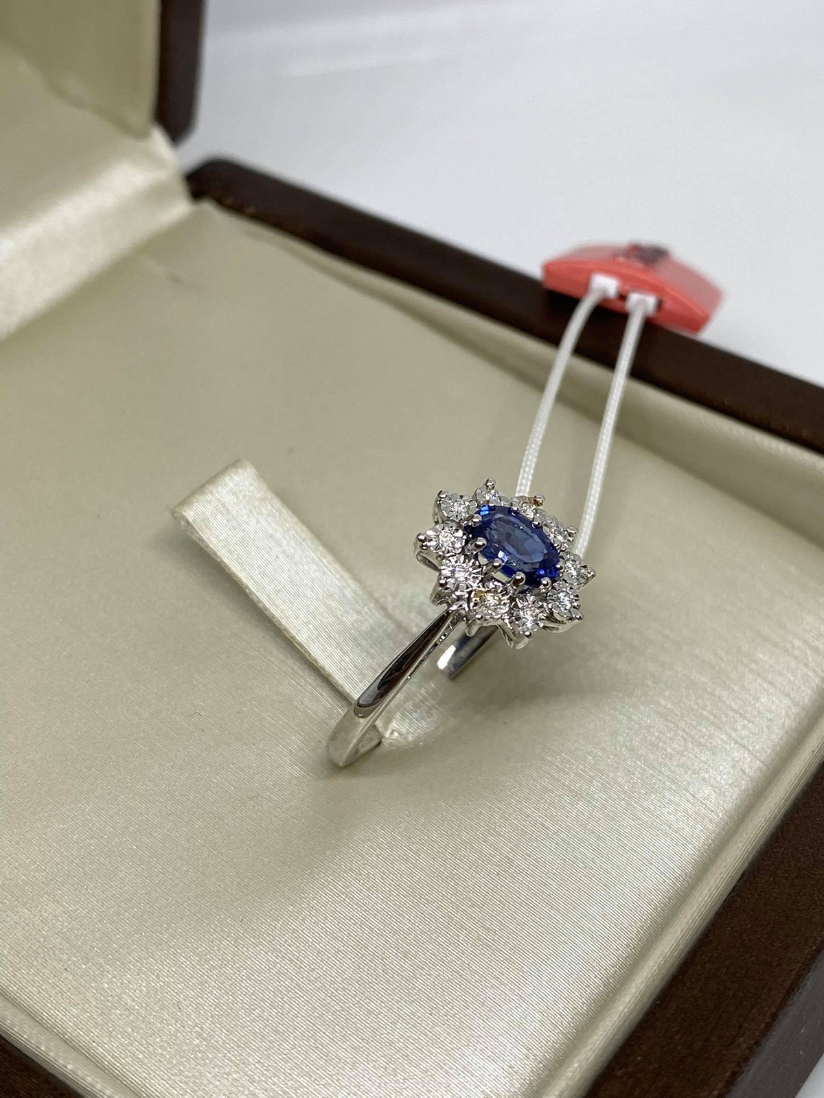 Anello Donna Oro 18KT con Zaffiro Ct 0.55 e Diamanti