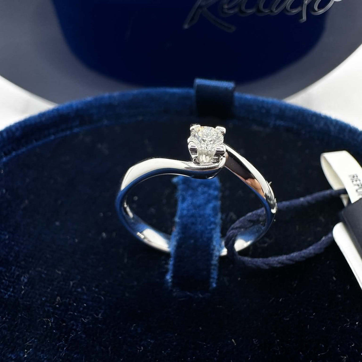 Anello Solitario Maria Teresa in Oro 18KT 18KT e Diamante 0,13 G-VS