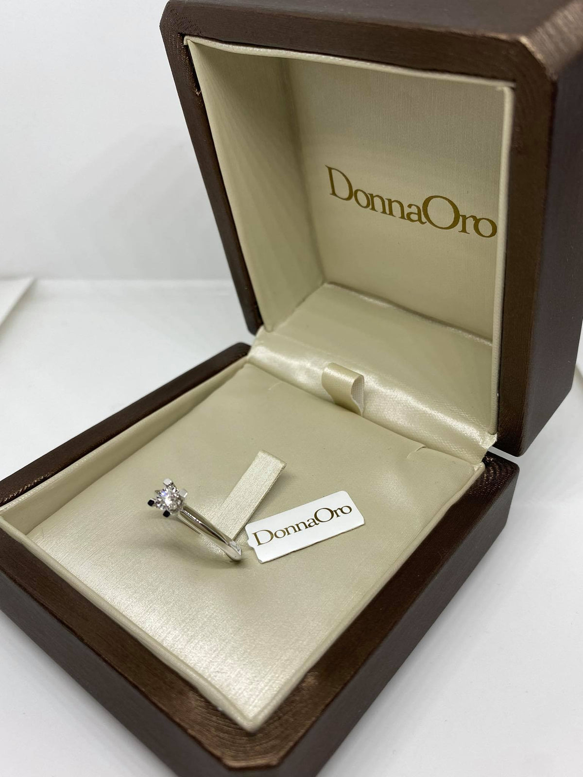 Anello Donna Oro 18KT Solitario in Oro 18KT 18KT e Diamante ct. 0,10