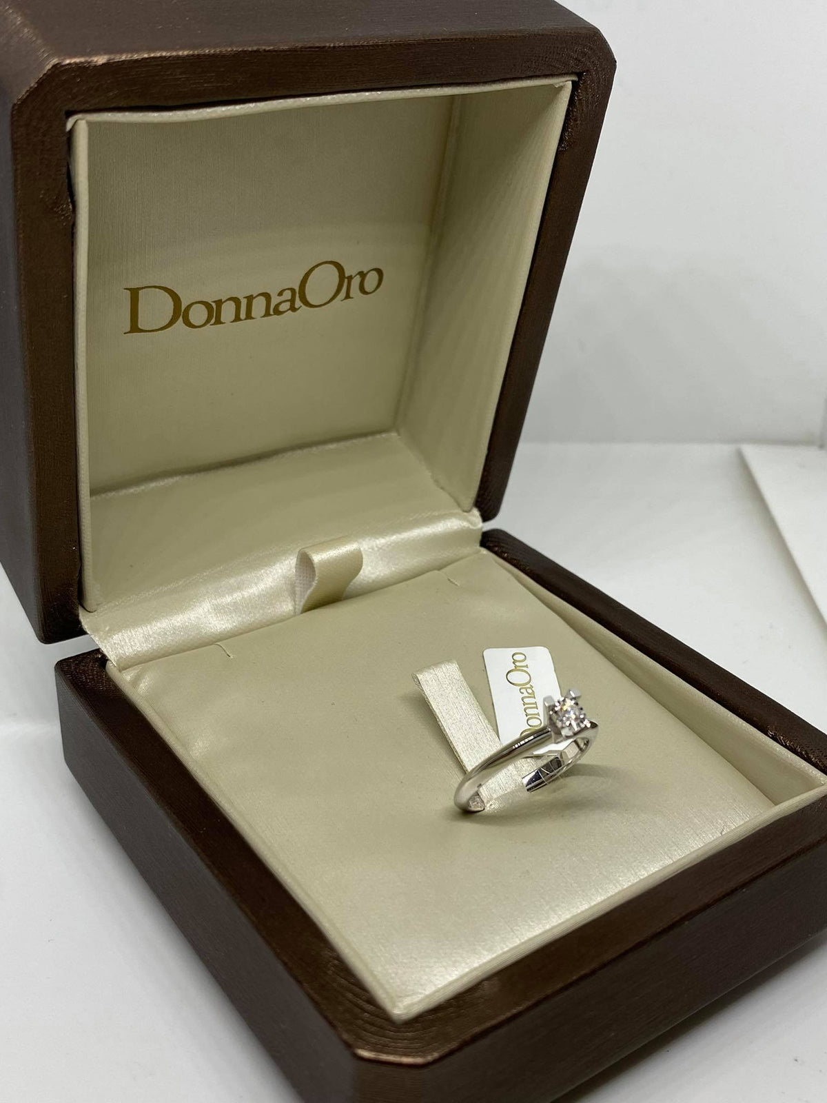 Anello Donna Oro 18KT Solitario in Oro 18KT 18KT e Diamante ct. 0,10