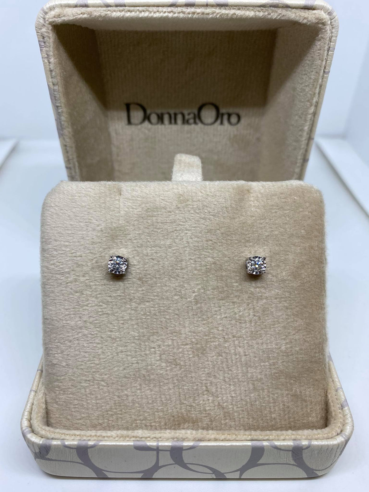 Orecchini Donna Oro 18KT Punto Luce con Diamante Ct 0.20