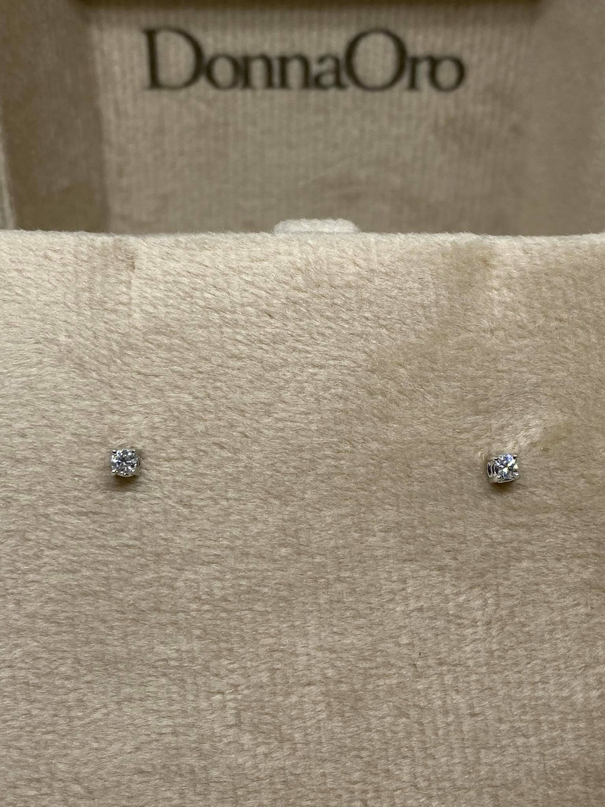 Orecchini Donna Oro 18KT Punto Luce con Diamante Ct 0.06