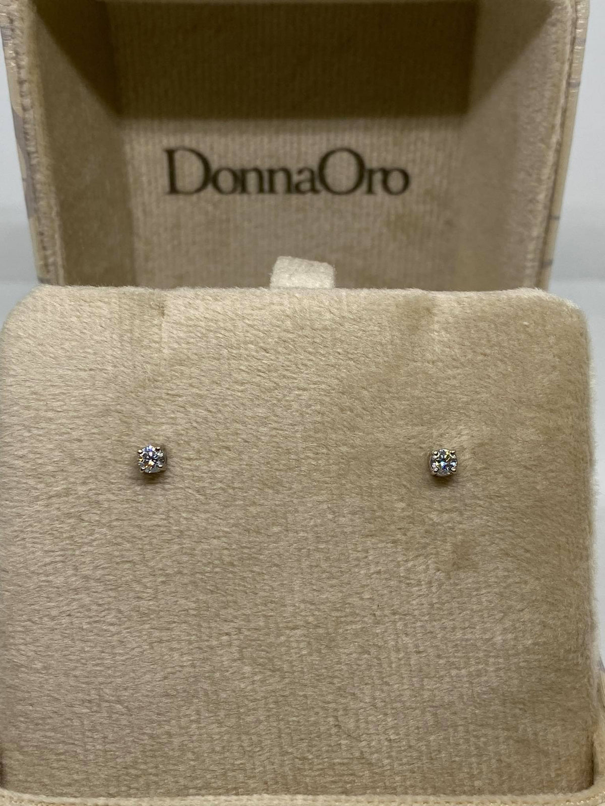 Orecchini Donna Oro 18KT Punto Luce con Diamante Ct 0.18