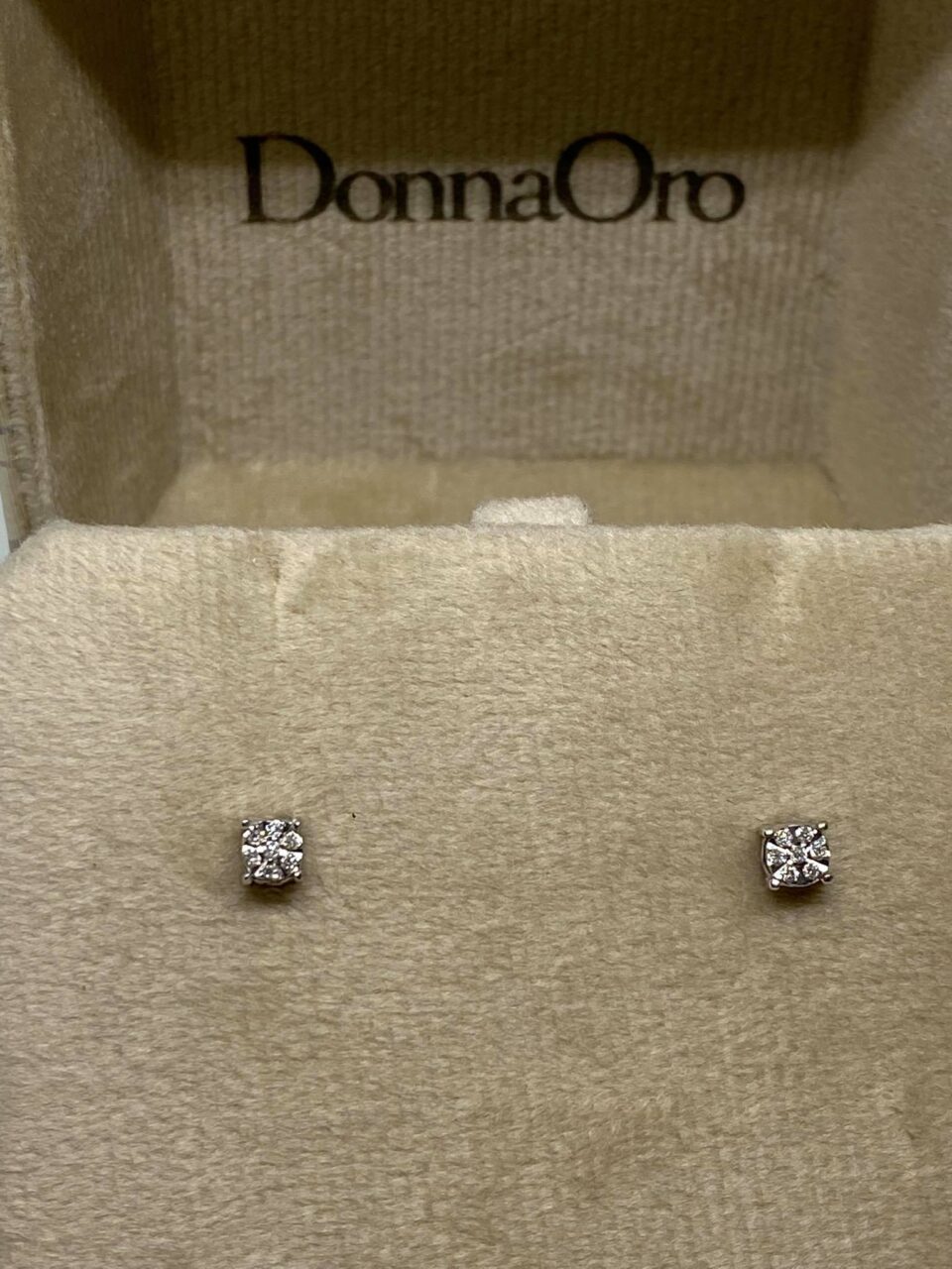 Orecchini Donna Oro 18KT Punto Luce con Diamante Ct 0.11