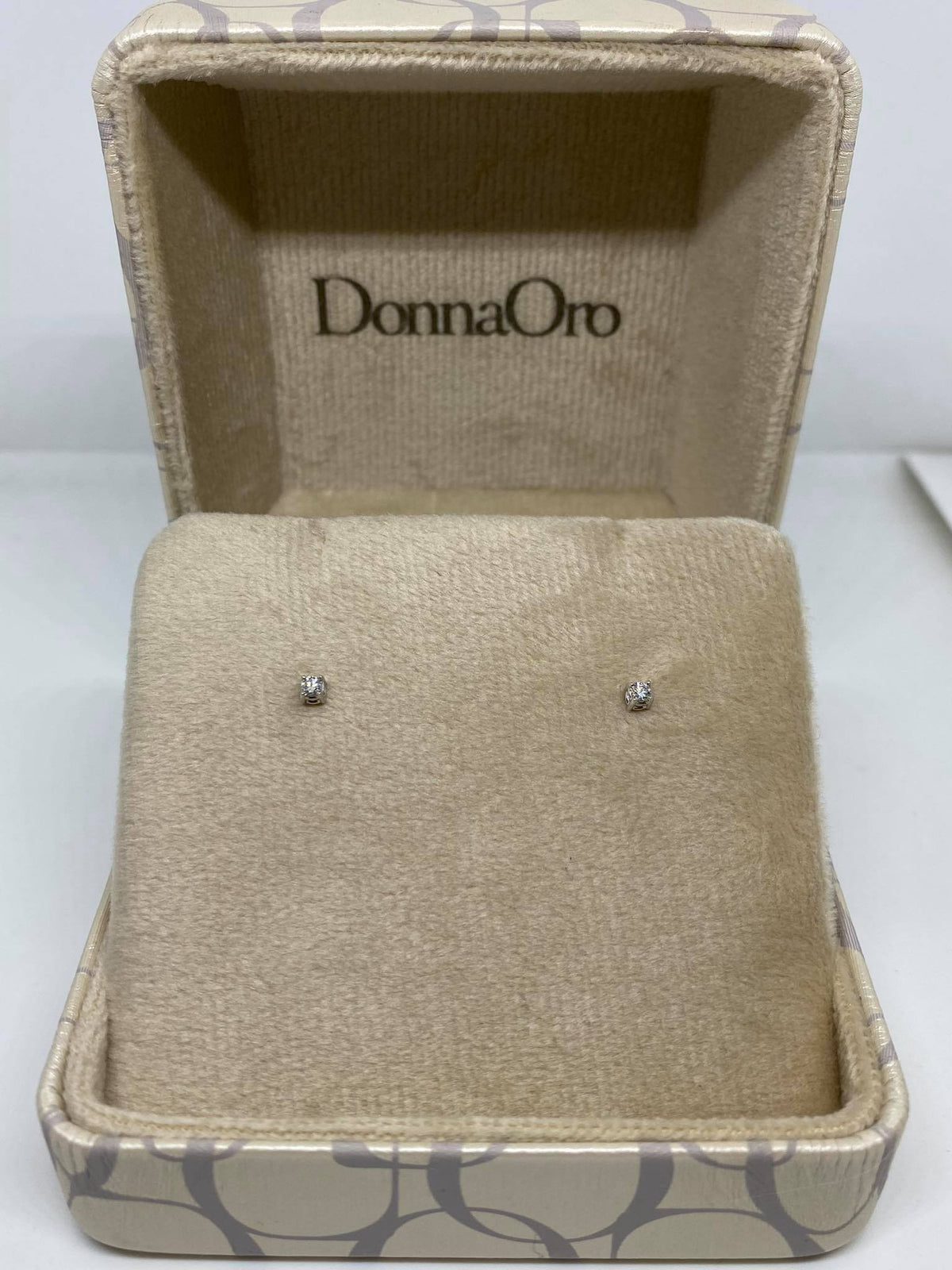 Orecchini Donna Oro 18KT Punto Luce con Diamante Ct 0.06