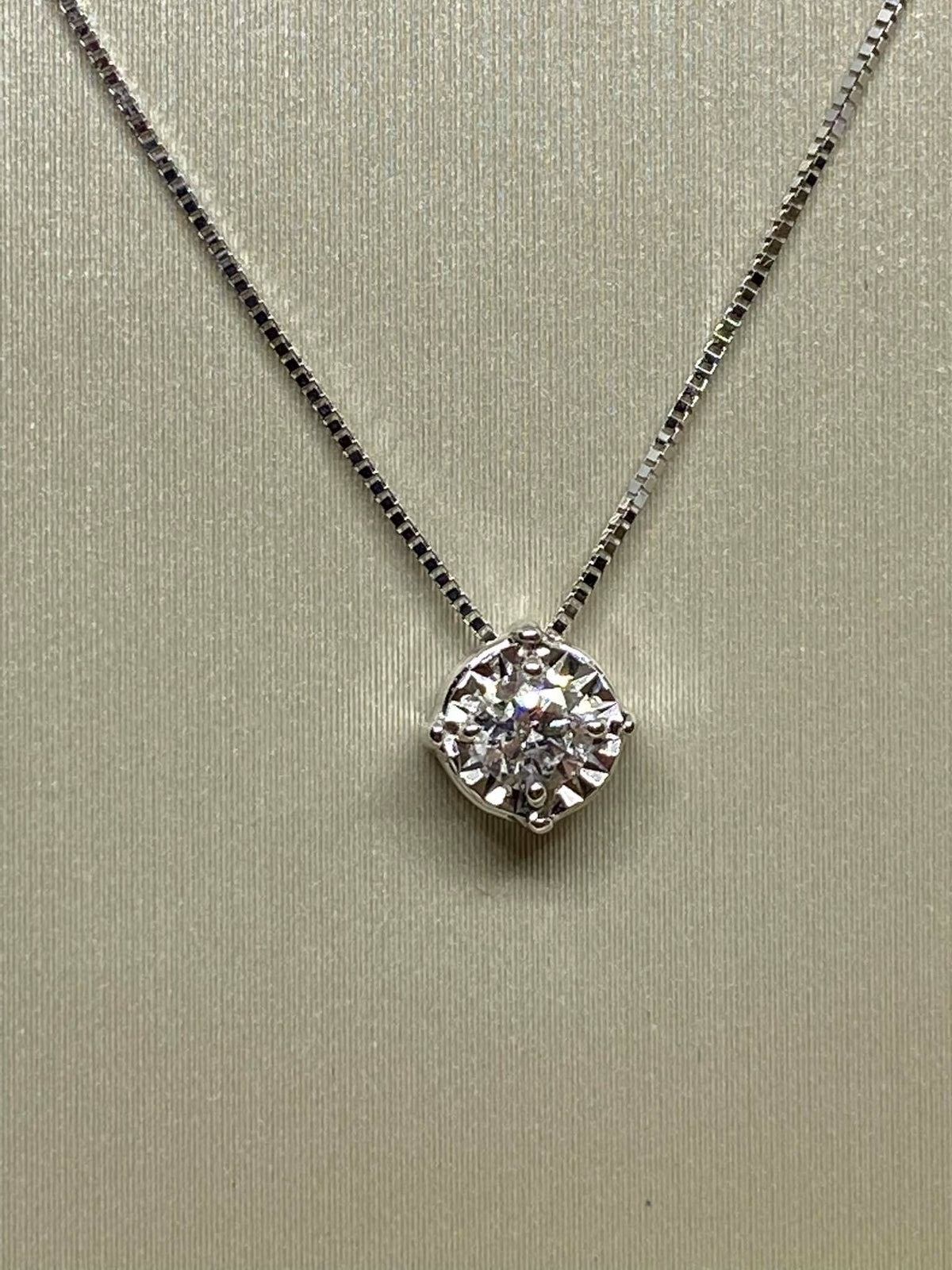 Collana Donna Oro 18KT Punto Luce con Diamante Ct 0.20