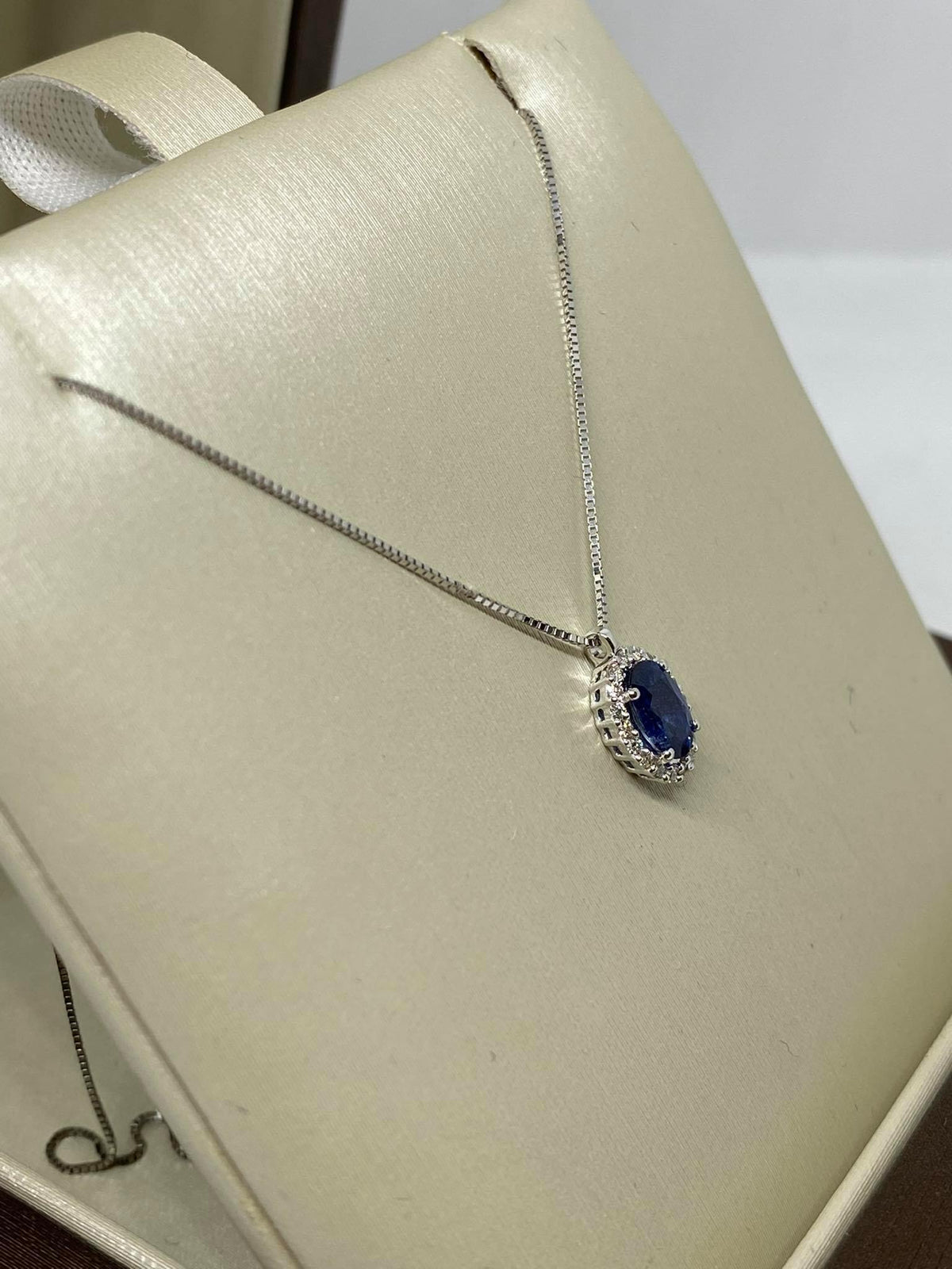 Collana Donna Oro 18KT con Zaffiro Ct 0.55 e Diamanti