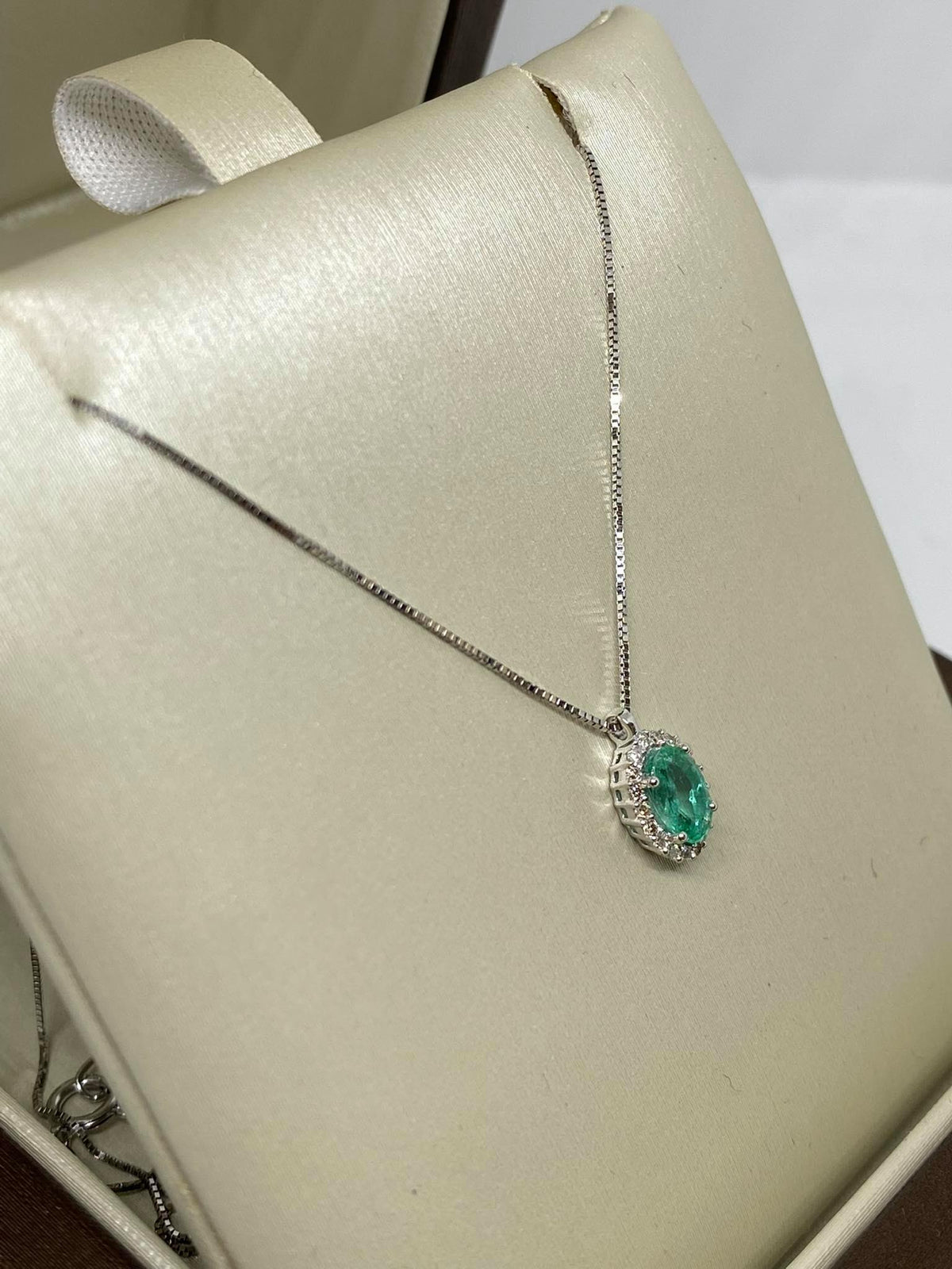 Collana Donna Oro 18KT con Smeraldo Ct 0.40 e Diamanti