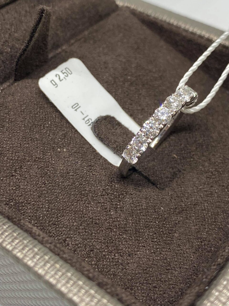 Anello Crivelli Veretta a 9 Pietre in Oro 18KT e Diamanti Ct 1.00