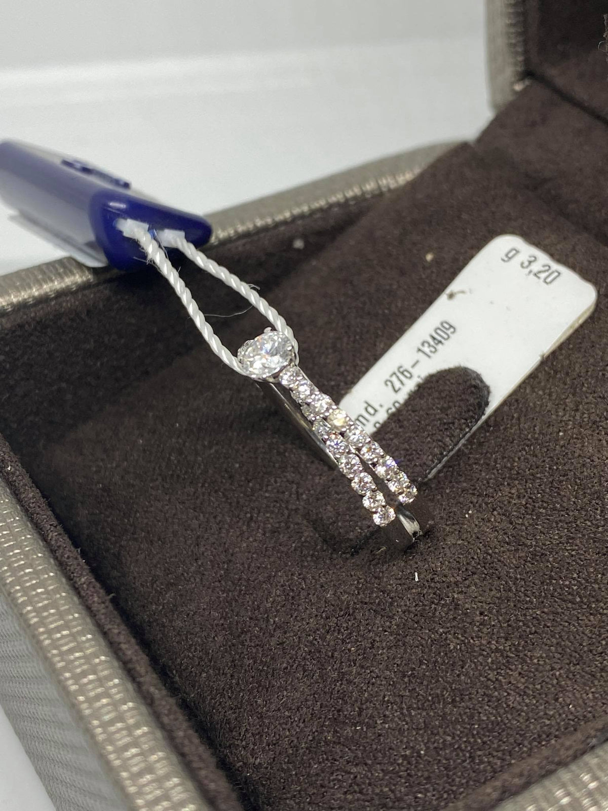 Anello Crivelli Solitario con Pavè in Oro 18KT e Diamanti ct 0.91