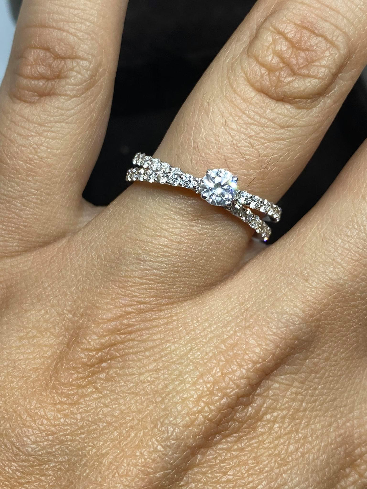 Anello Crivelli Solitario con Pavè in Oro 18KT e Diamanti ct 0.91