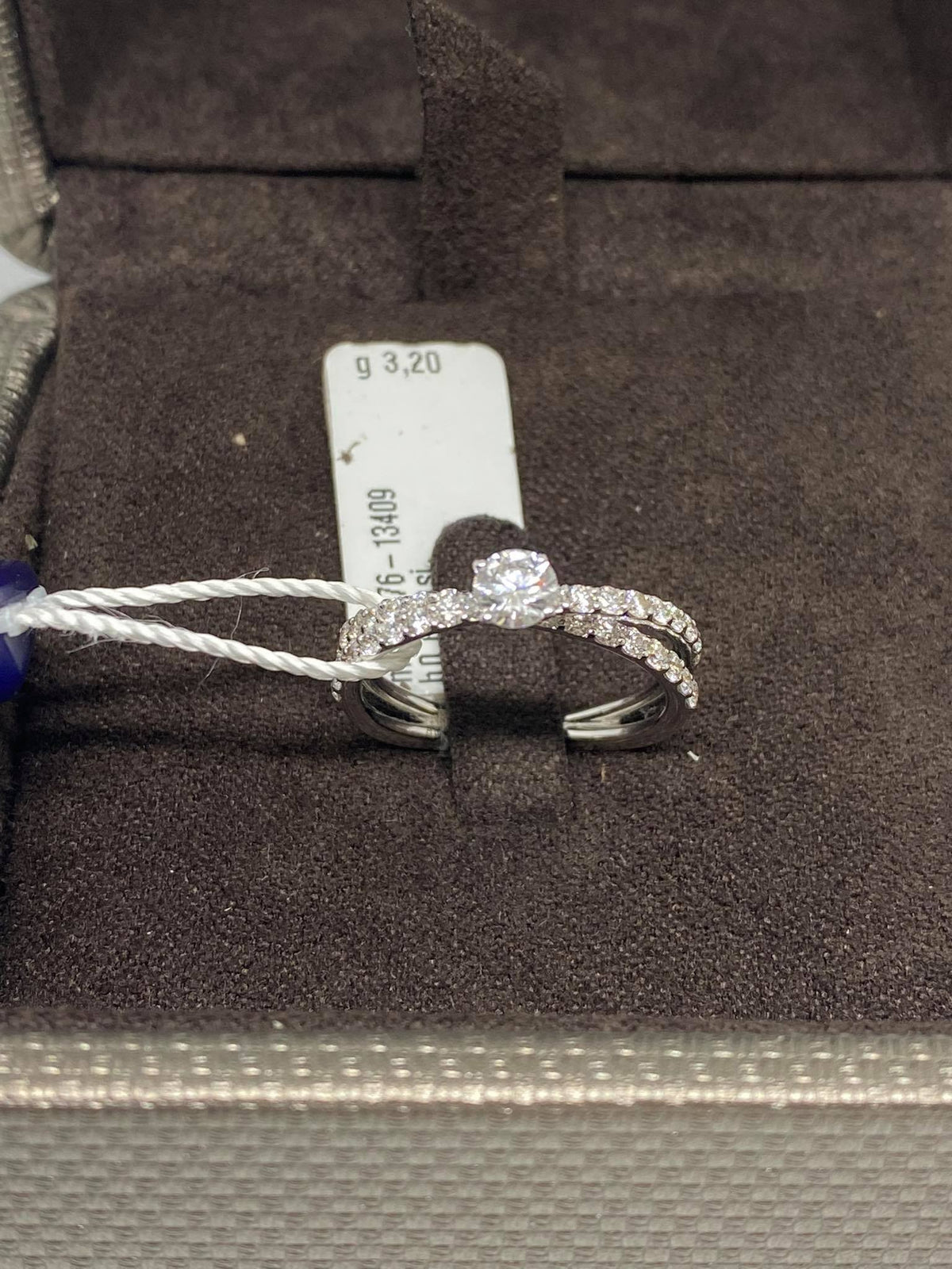 Anello Crivelli Solitario con Pavè in Oro 18KT e Diamanti ct 0.91