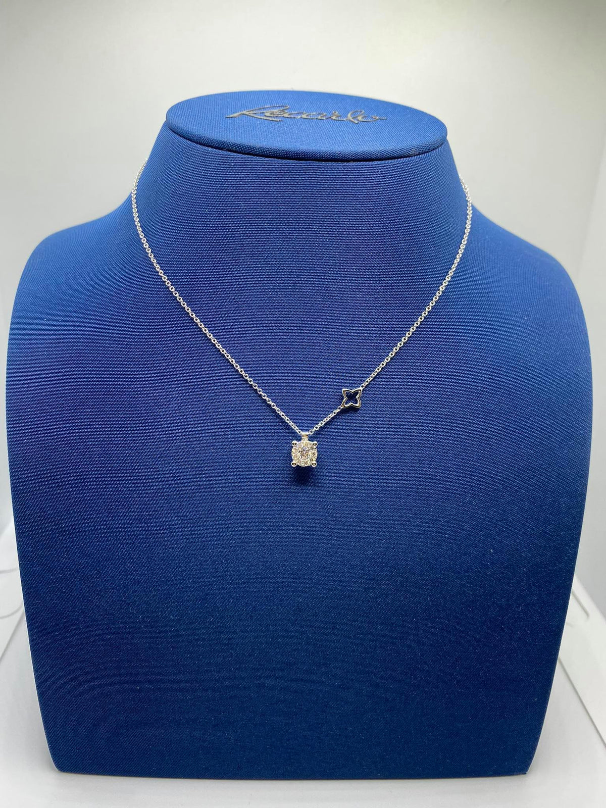 Collana Recarlo Nodo D'amore in Oro 18KT e Diamanti Ct 0.20