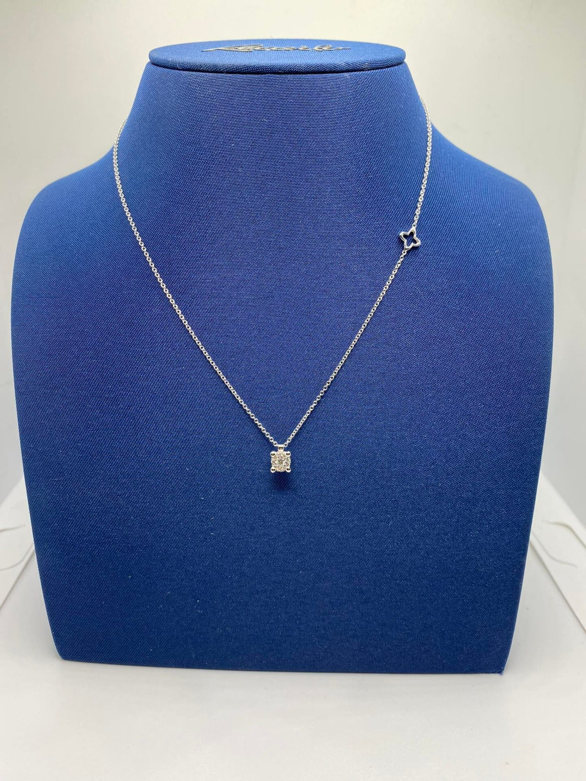 Collana Recarlo Nodo D’amore in Oro 18KT e Diamanti Ct 0.10