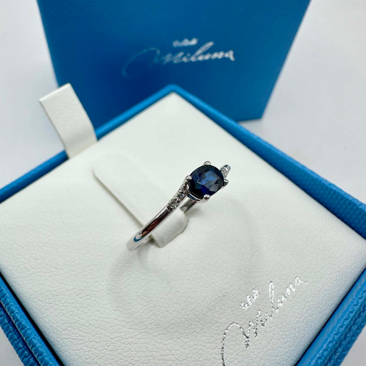 Anello Miluna Gemme in Oro 18KT 9KT e Zaffiro Ct. 0.43