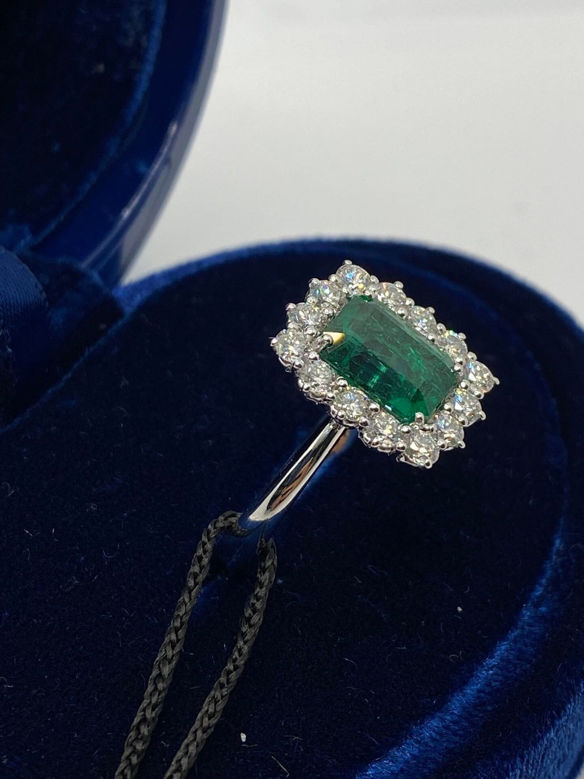 Anello Recarlo con Smeraldo Colombiano Ct 2.44