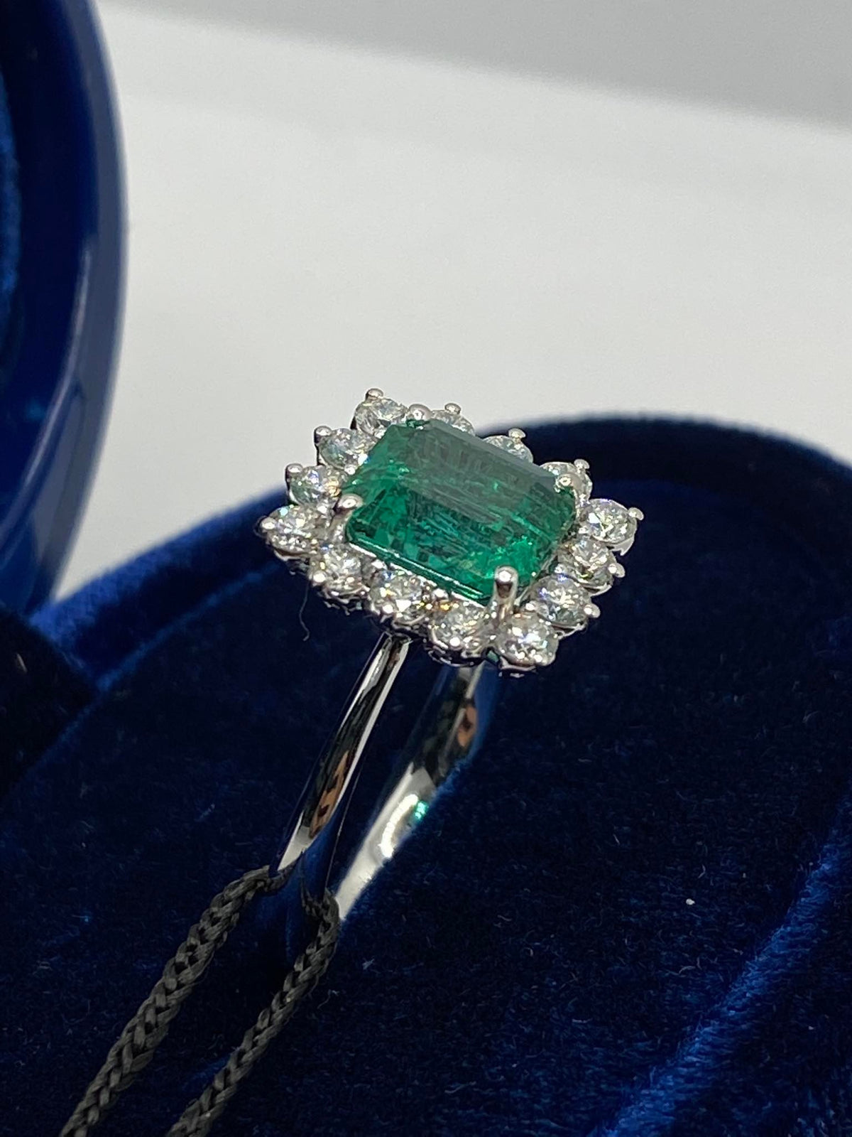 Anello Recarlo con Smeraldo Colombiano Ct 1.93