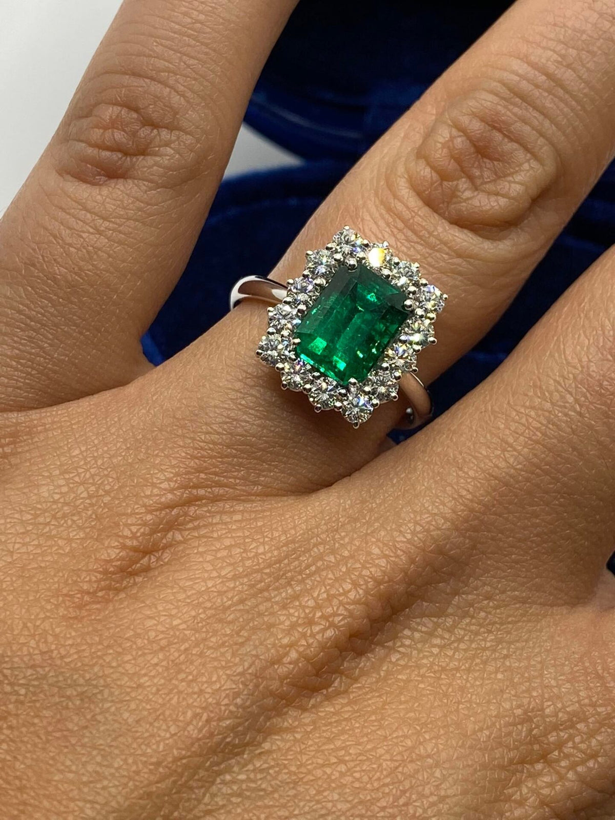 Anello Recarlo con Smeraldo Colombiano Ct 2.44