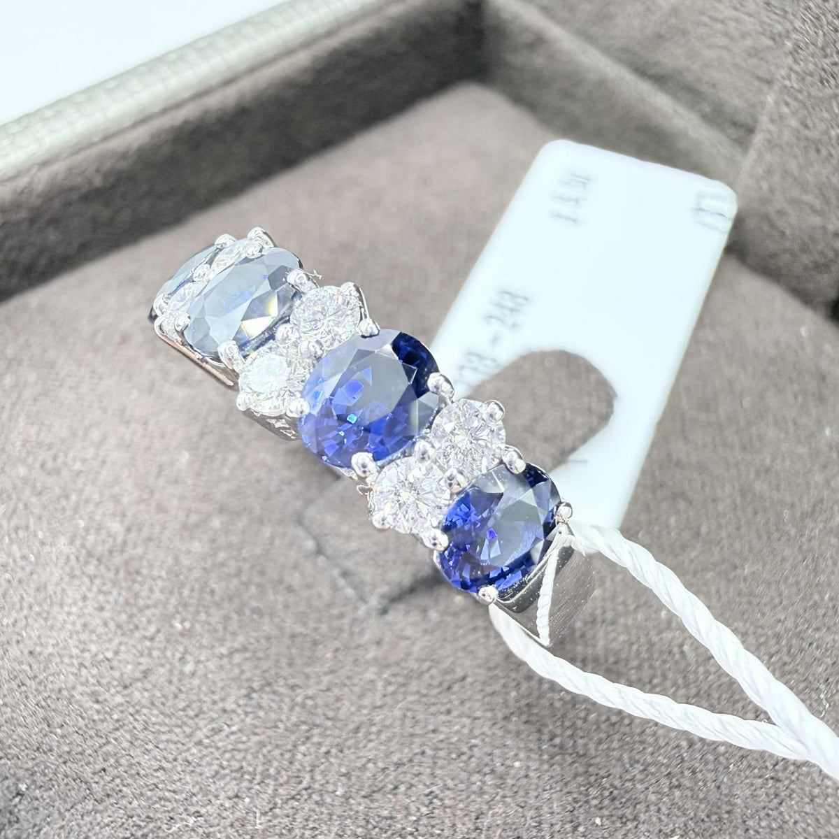 Anello Veretta Donna Crivelli con Zaffiri Ct 1,82 e Diamanti
