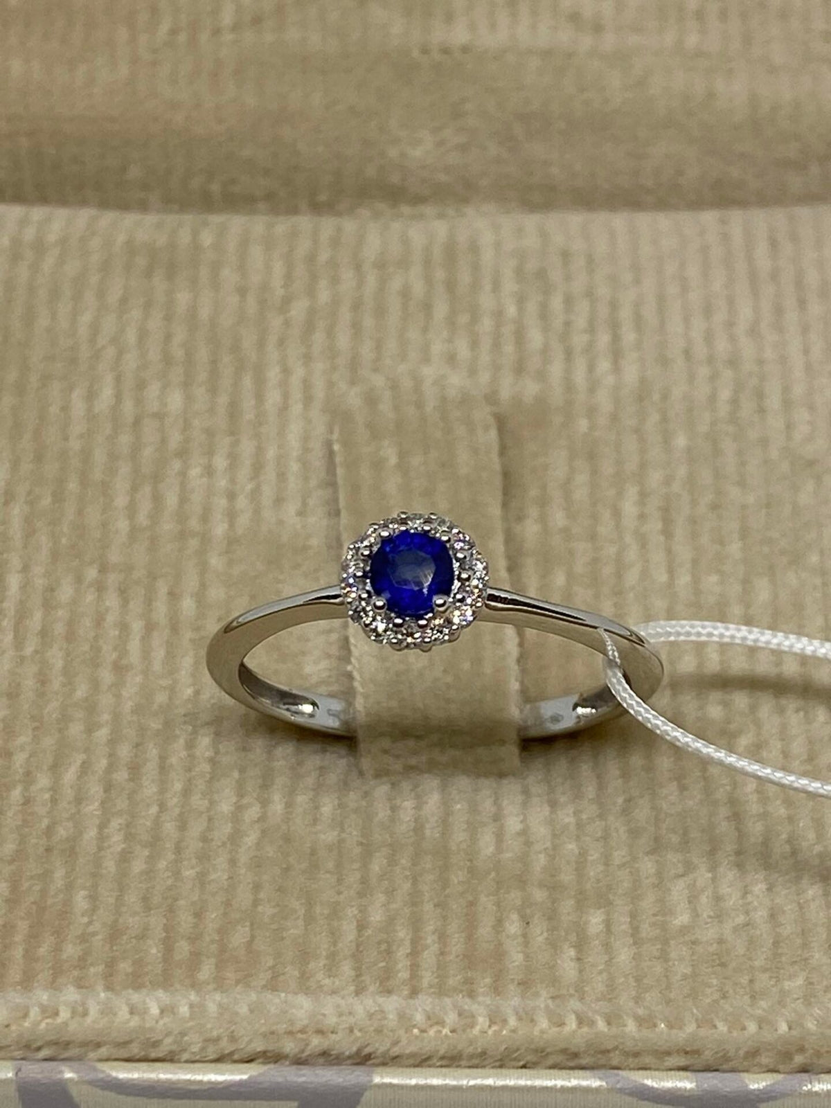 Anello Donna Oro 18KT con Zaffiro Ct 0.22 e Diamanti