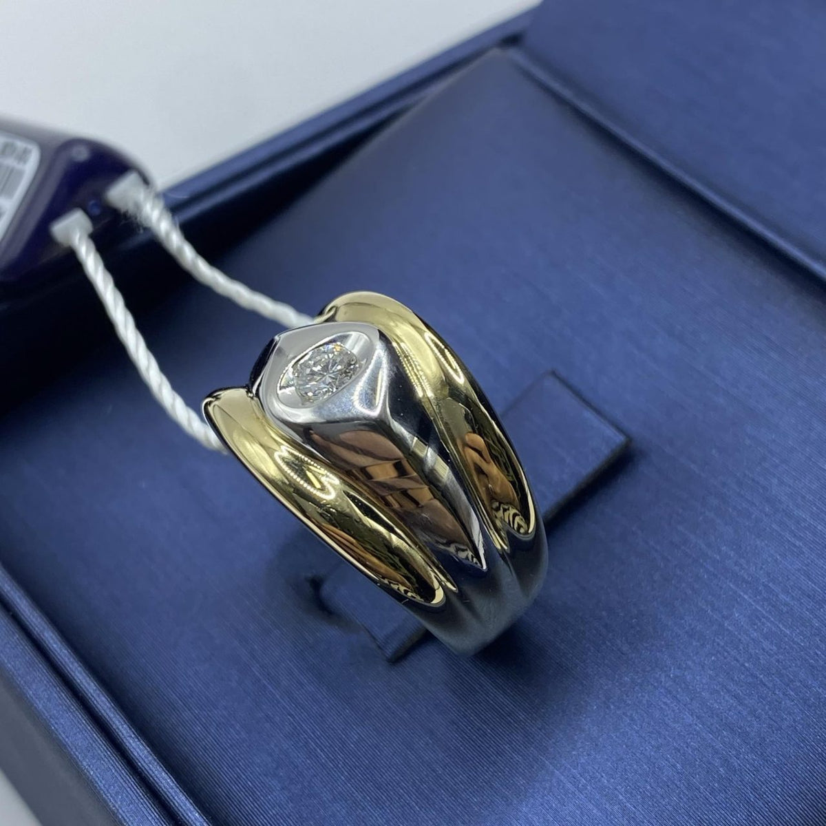 Anello a Fascia in Oro 18KT Bicolore con Diamante