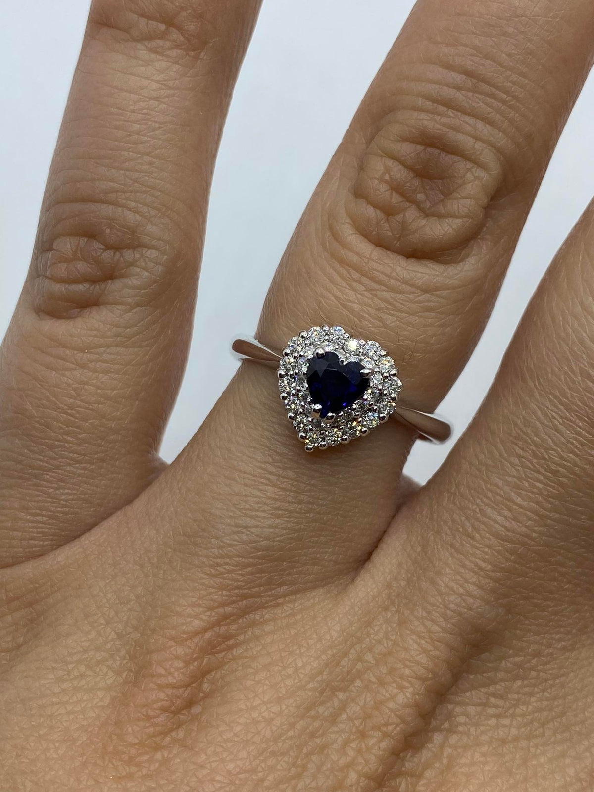 Anello Donna PG Gioielli con Zaffiro a Cuore Ct 0.51 e Diamanti