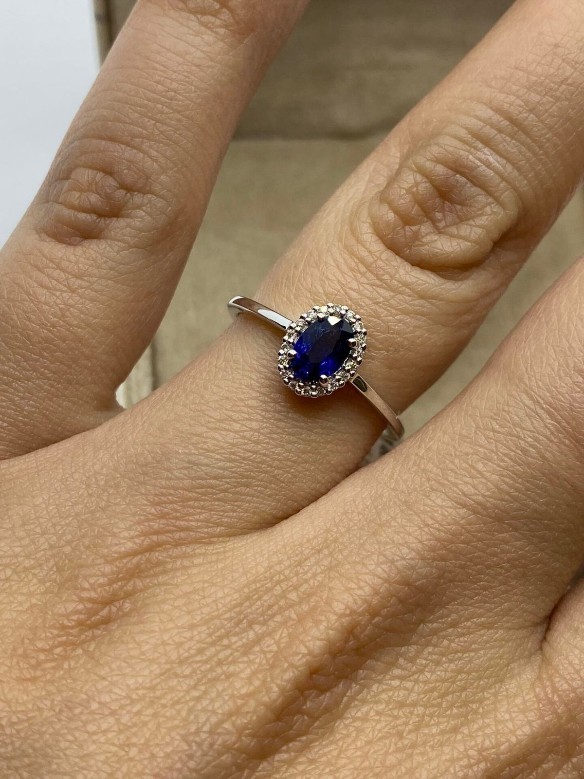 Anello Donna Oro 18KT con Zaffiro ct 0.55 e Diamanti