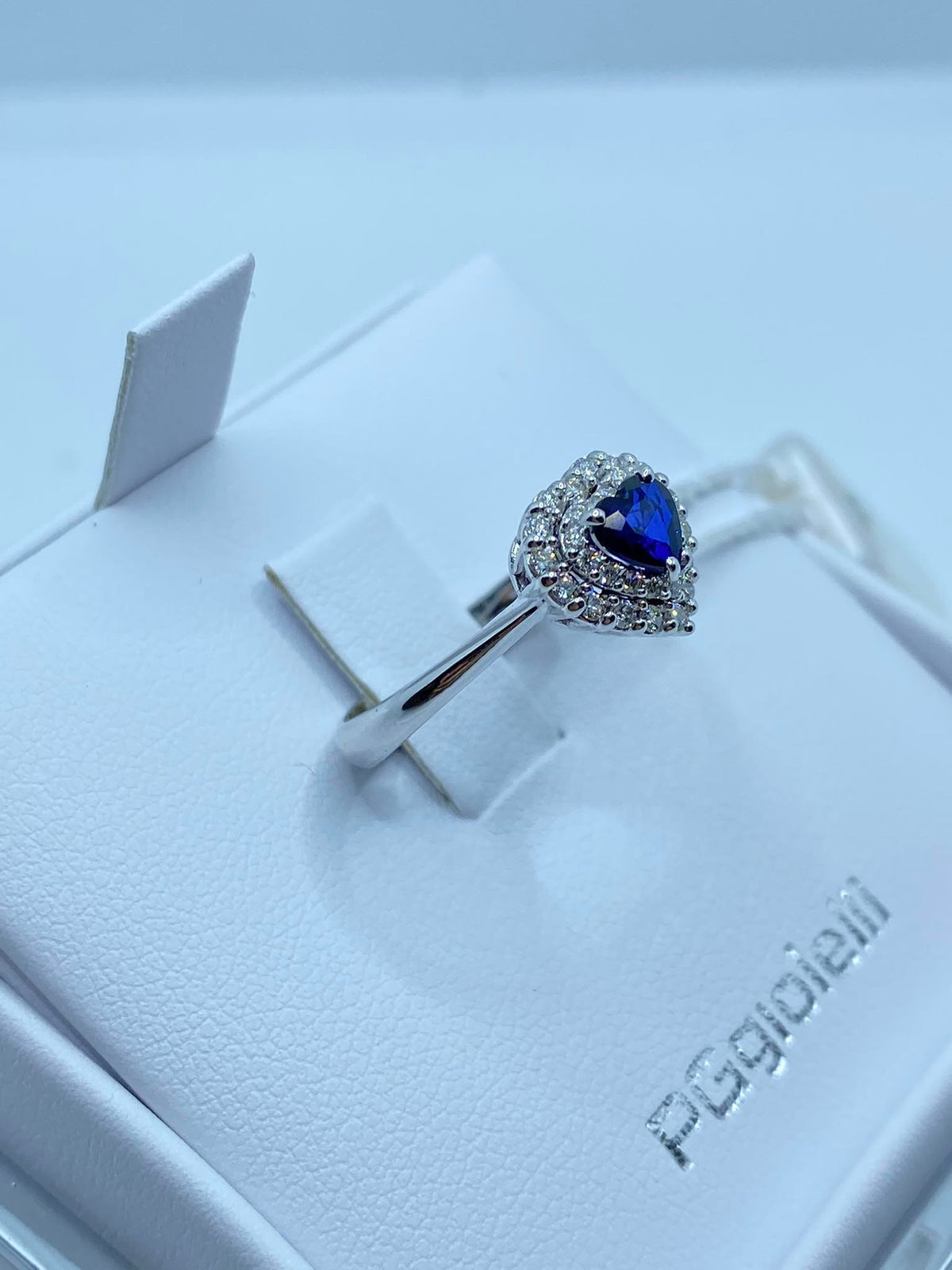 Anello Donna PG Gioielli con Zaffiro a Cuore Ct 0.51 e Diamanti