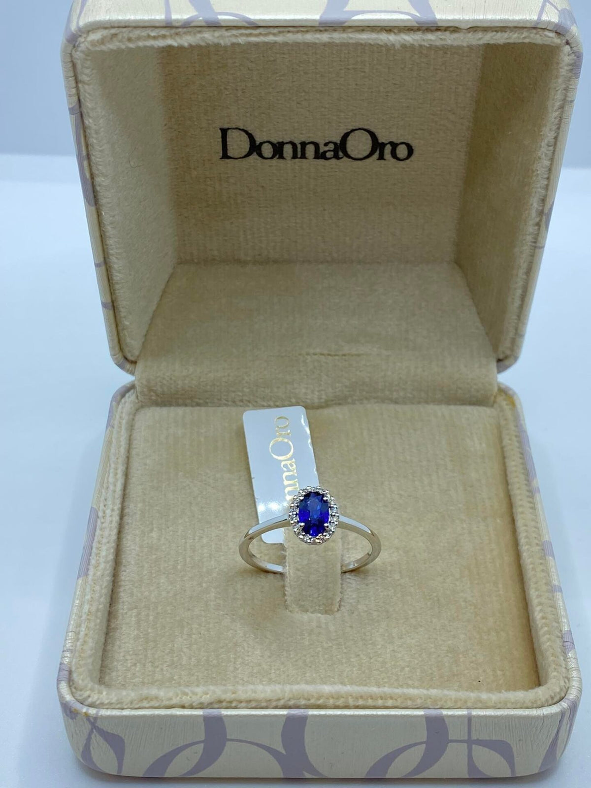 Anello Donna Oro 18KT con Zaffiro ct 0.55 e Diamanti