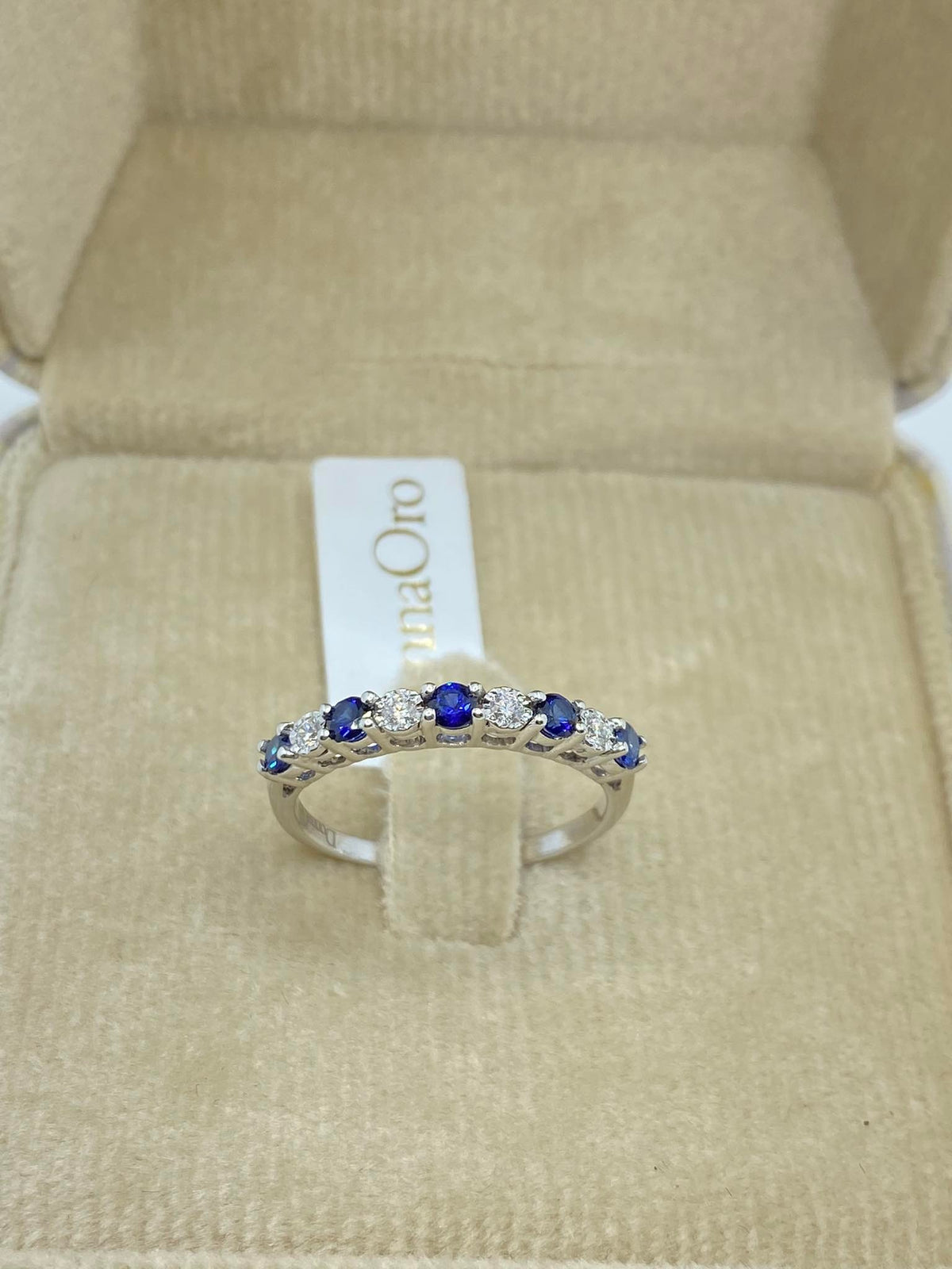 Anello Veretta Donna Oro 18KT con Zaffiri Ct 0.50 e Diamanti