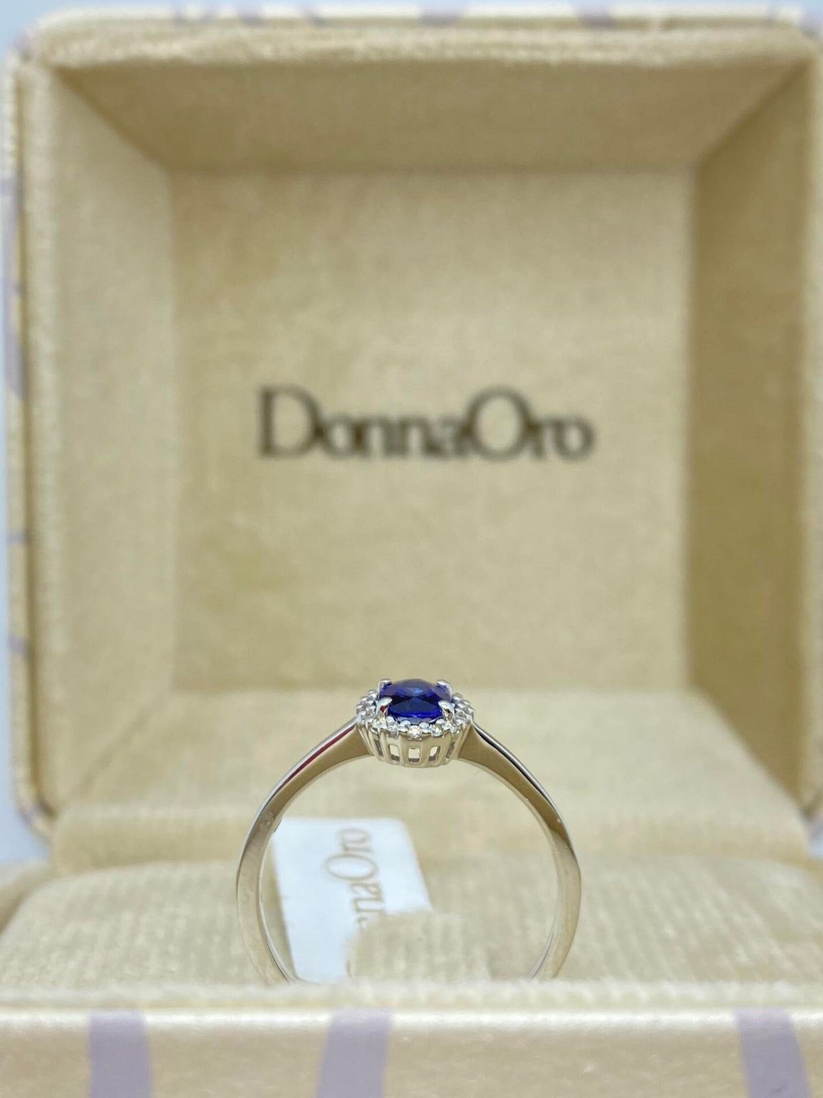 Anello Donna Oro 18KT con Zaffiro ct 0.55 e Diamanti