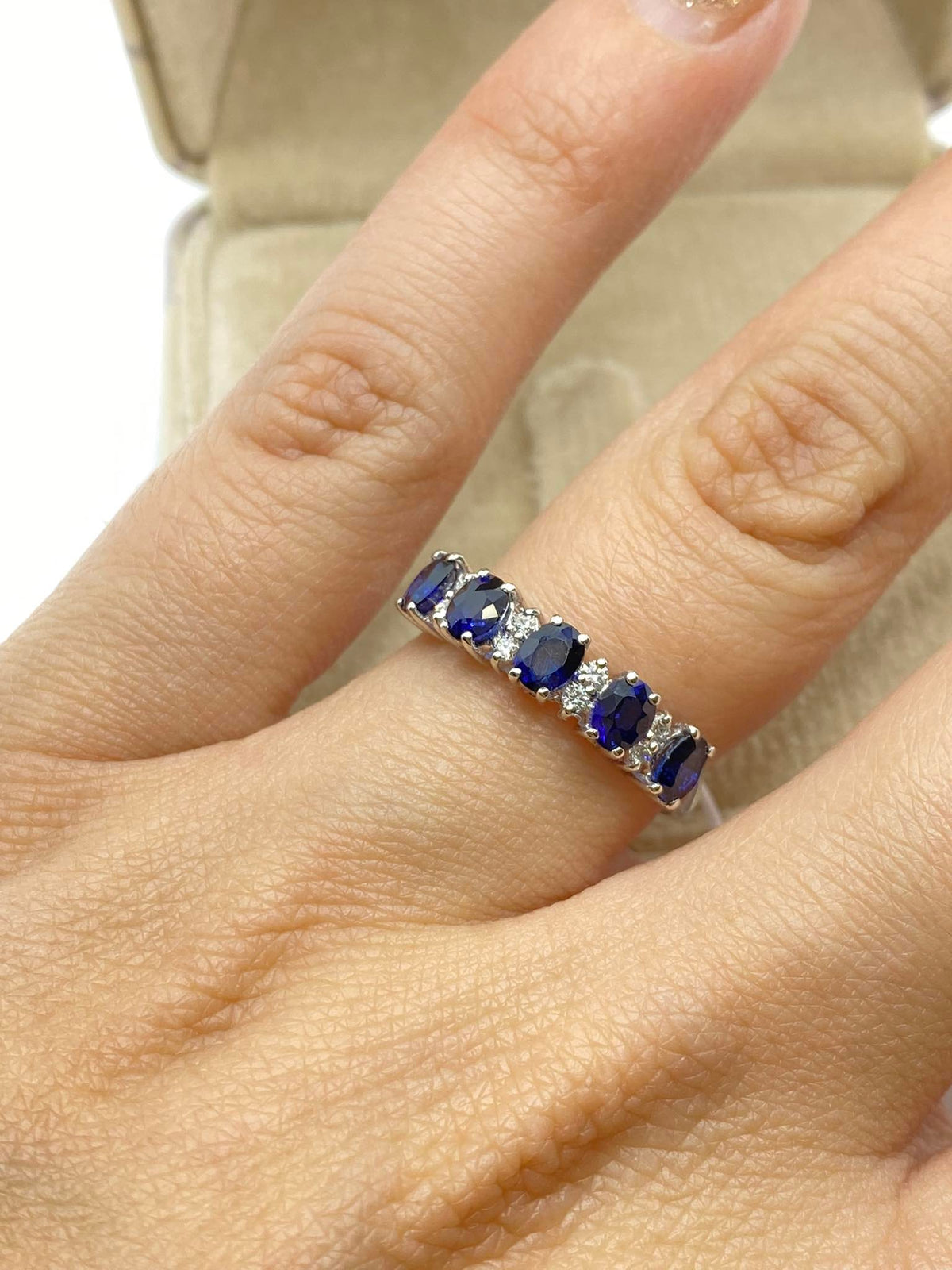 Anello Veretta Donna Oro 18KT con Zaffiri Ct 1,00 e Diamanti