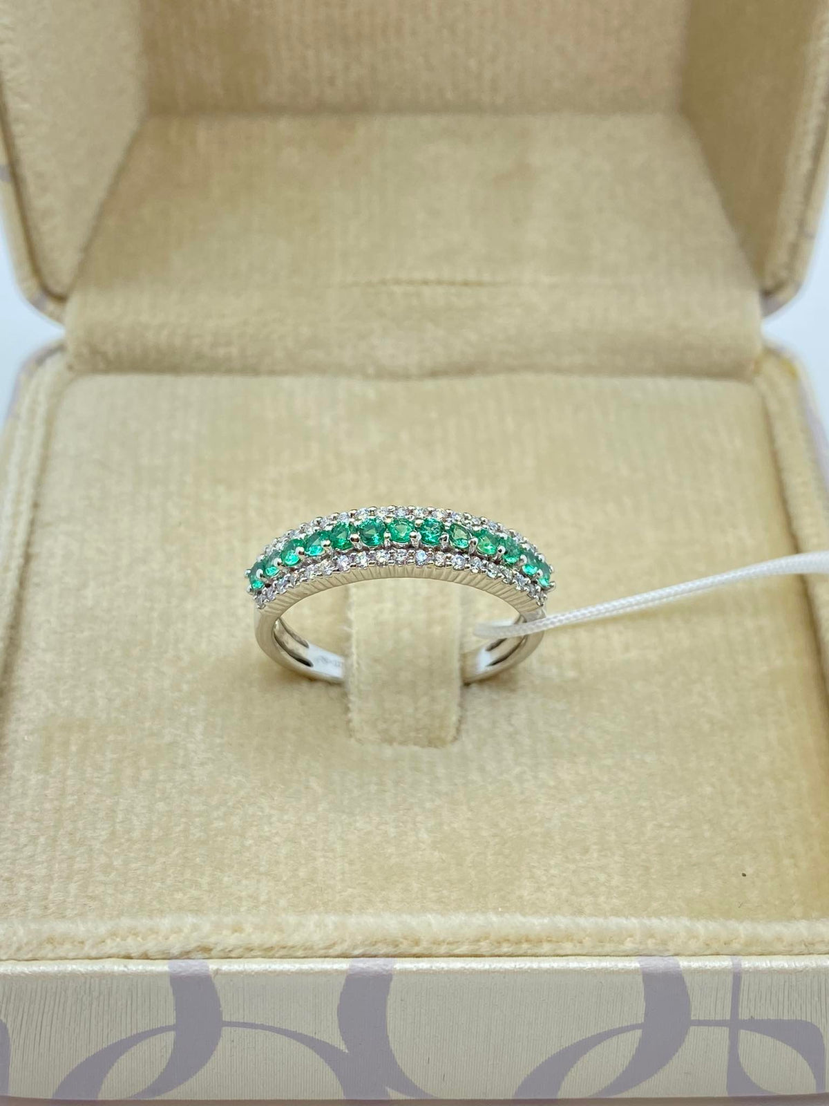 Anello Veretta Donna Oro 18KT con Smeraldi Ct 0.28 e Diamanti
