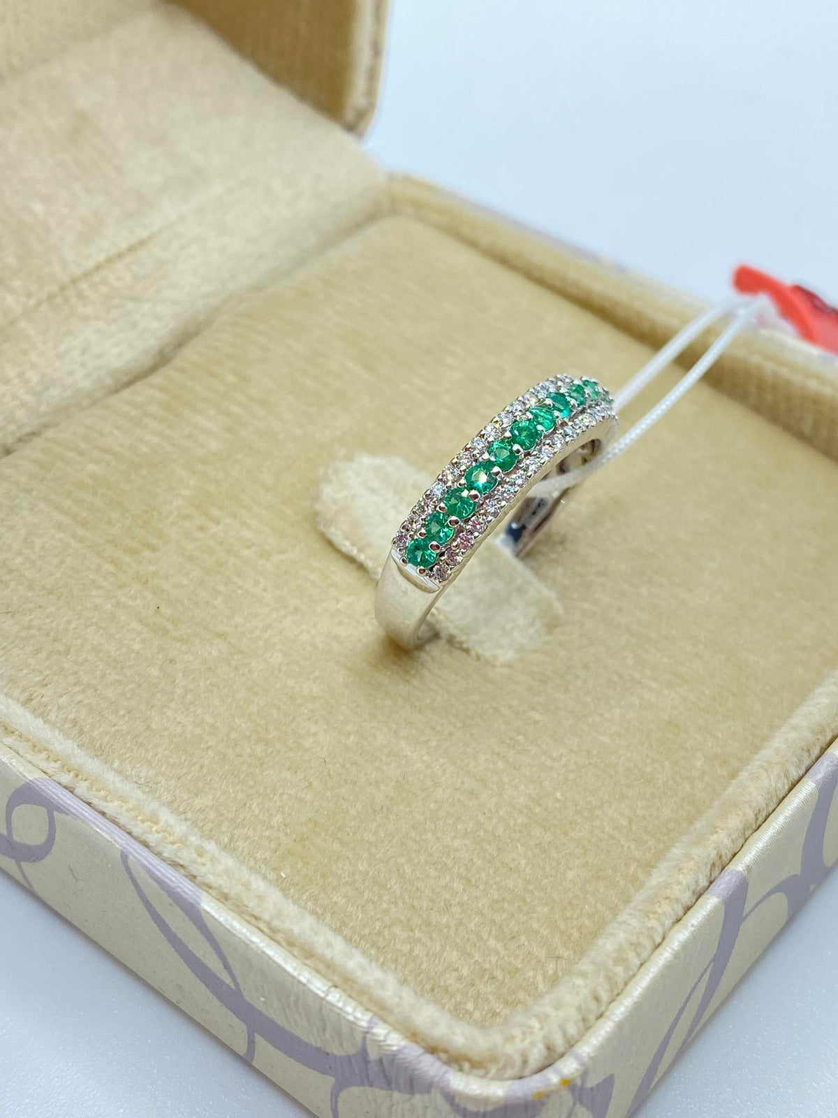 Anello Veretta Donna Oro 18KT con Smeraldi Ct 0.28 e Diamanti
