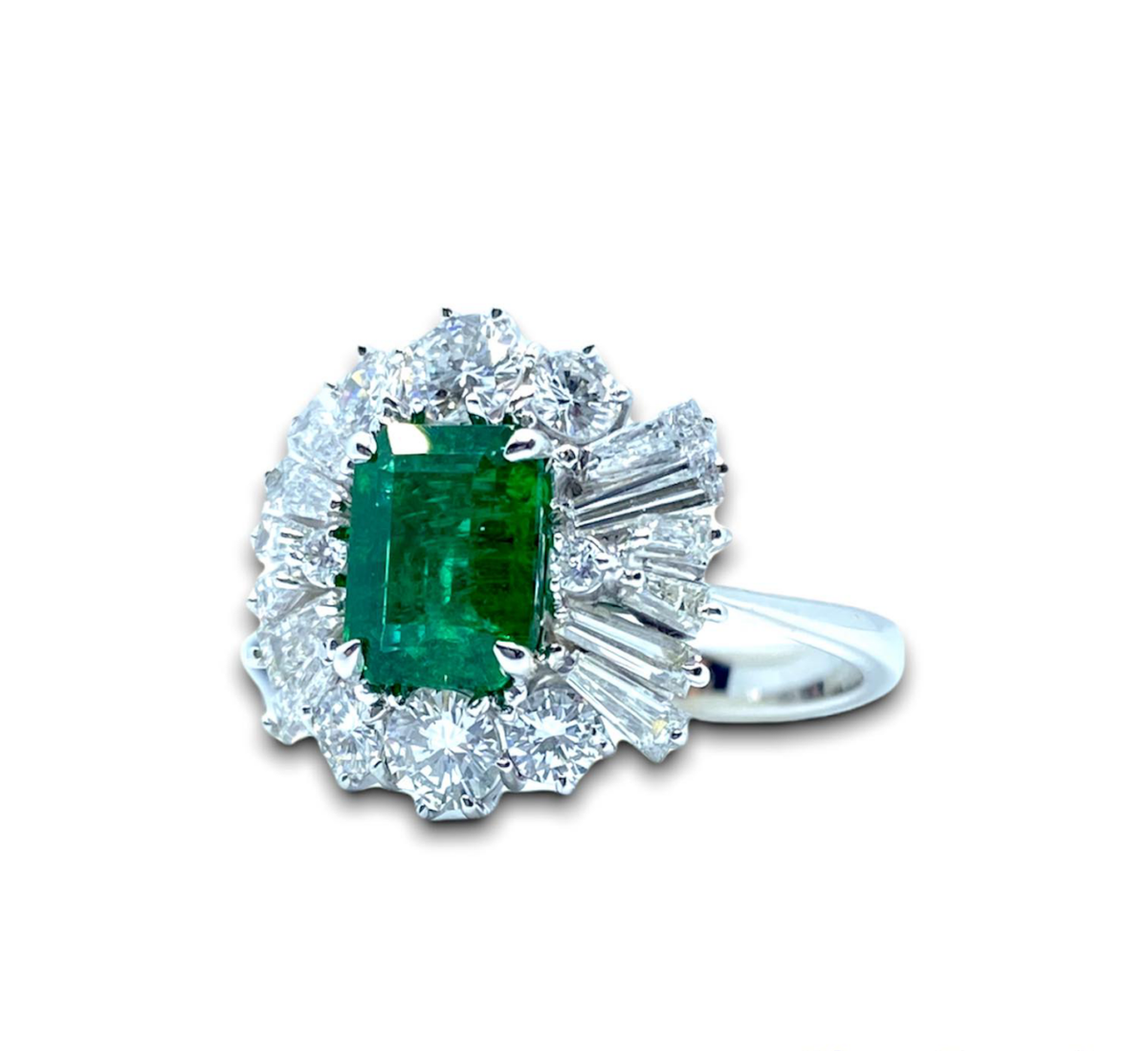 Anello Donna in Oro 18KT 18KT Con Smeraldo Colombiano Ct 1.46 e Diamanti