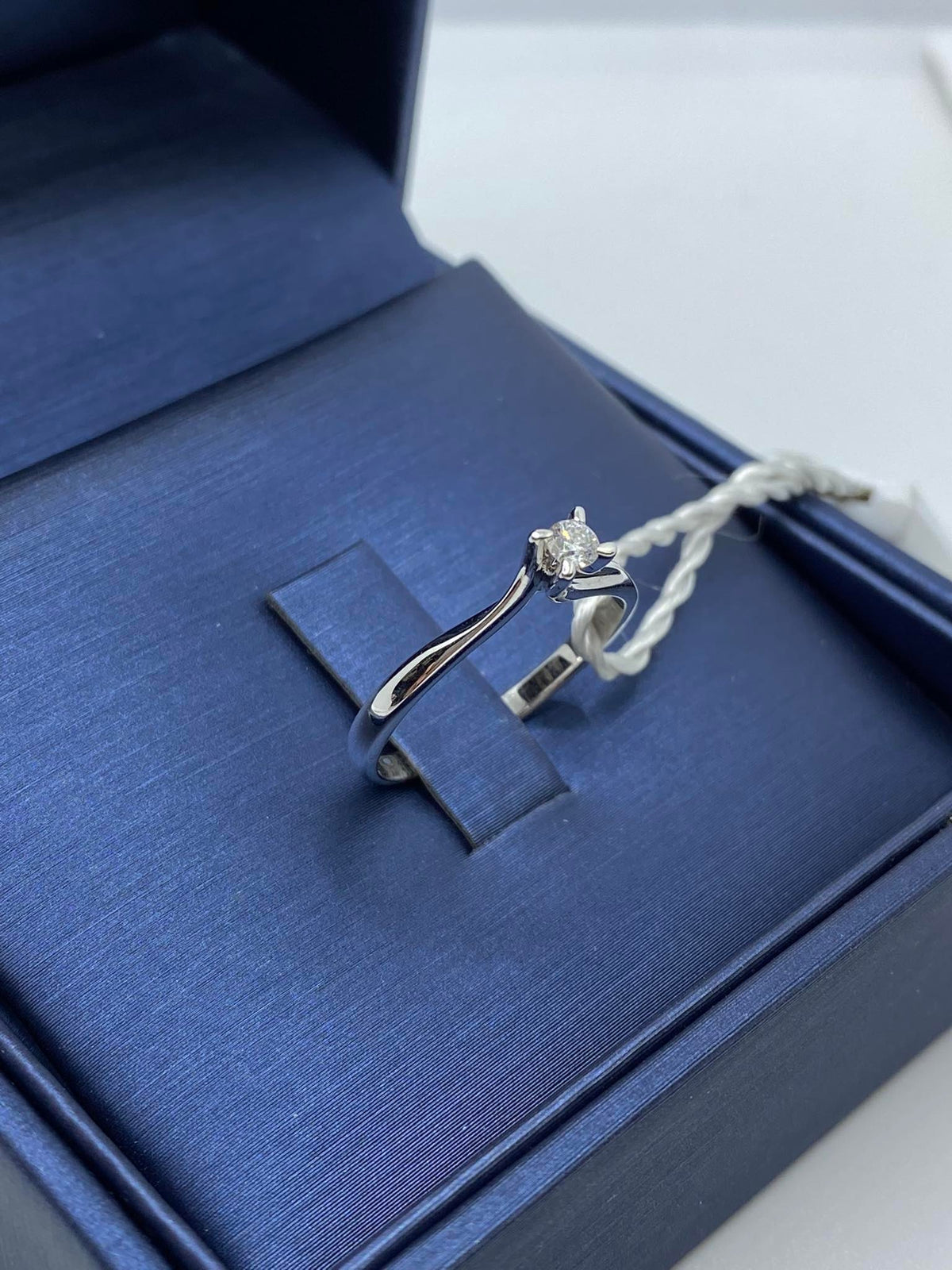 Anello Donna Solitario in Oro 18KT 18KT con Diamante Ct. 0.10