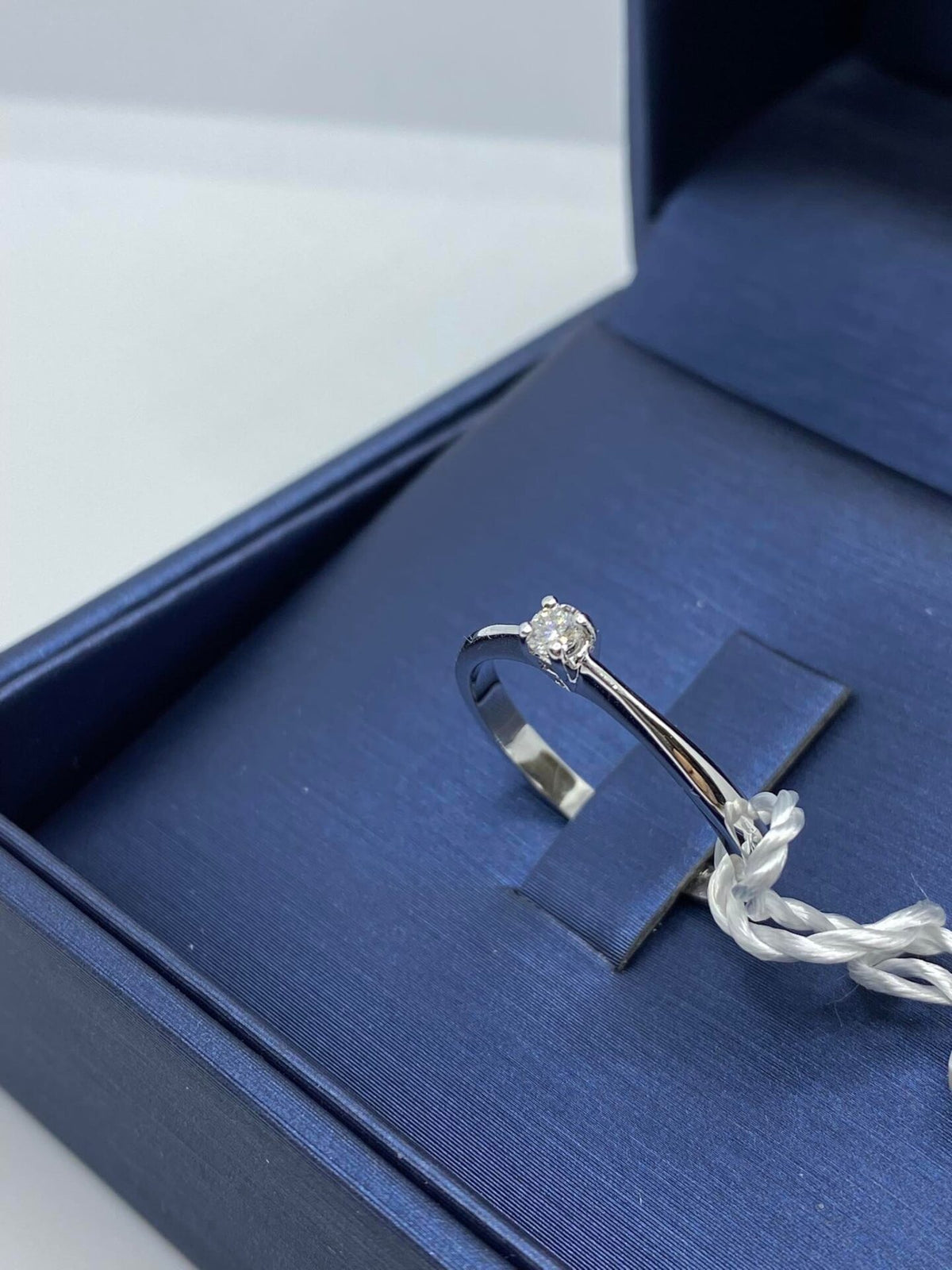 Anello Donna Solitario in Oro 18KT 18KT con Diamante Ct. 0.05