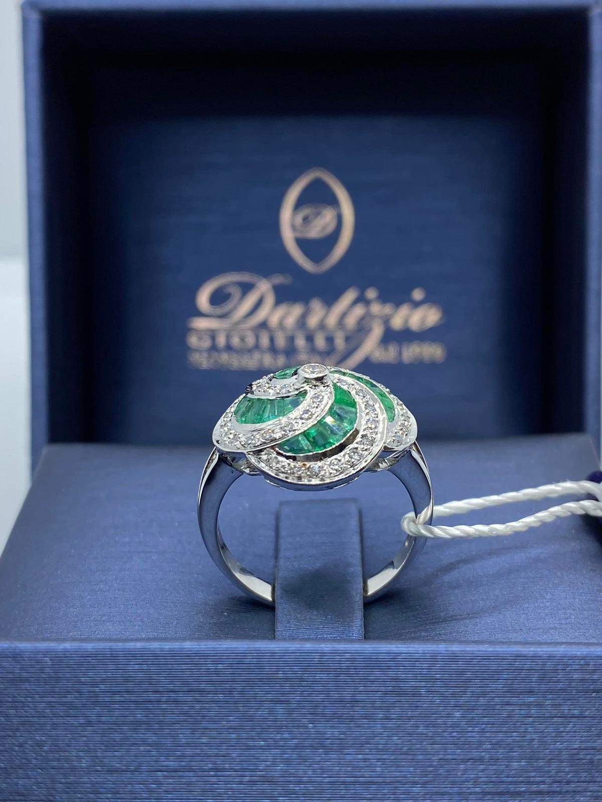 Anello Donna in Oro 18KT 18KT con Smeraldi Ct 1.60 e Diamanti