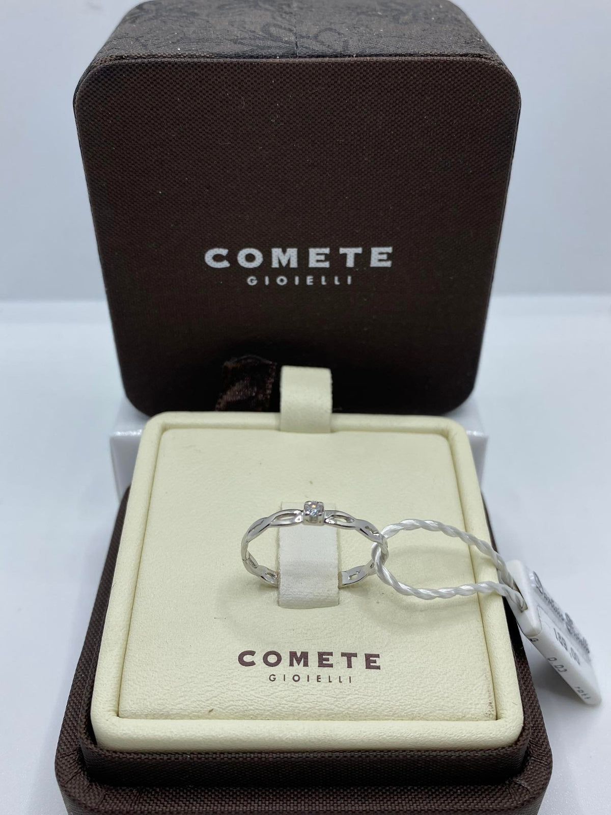 Anello Solitario Comete in Oro 18KT 18KT con Diamante Ct. 0.03