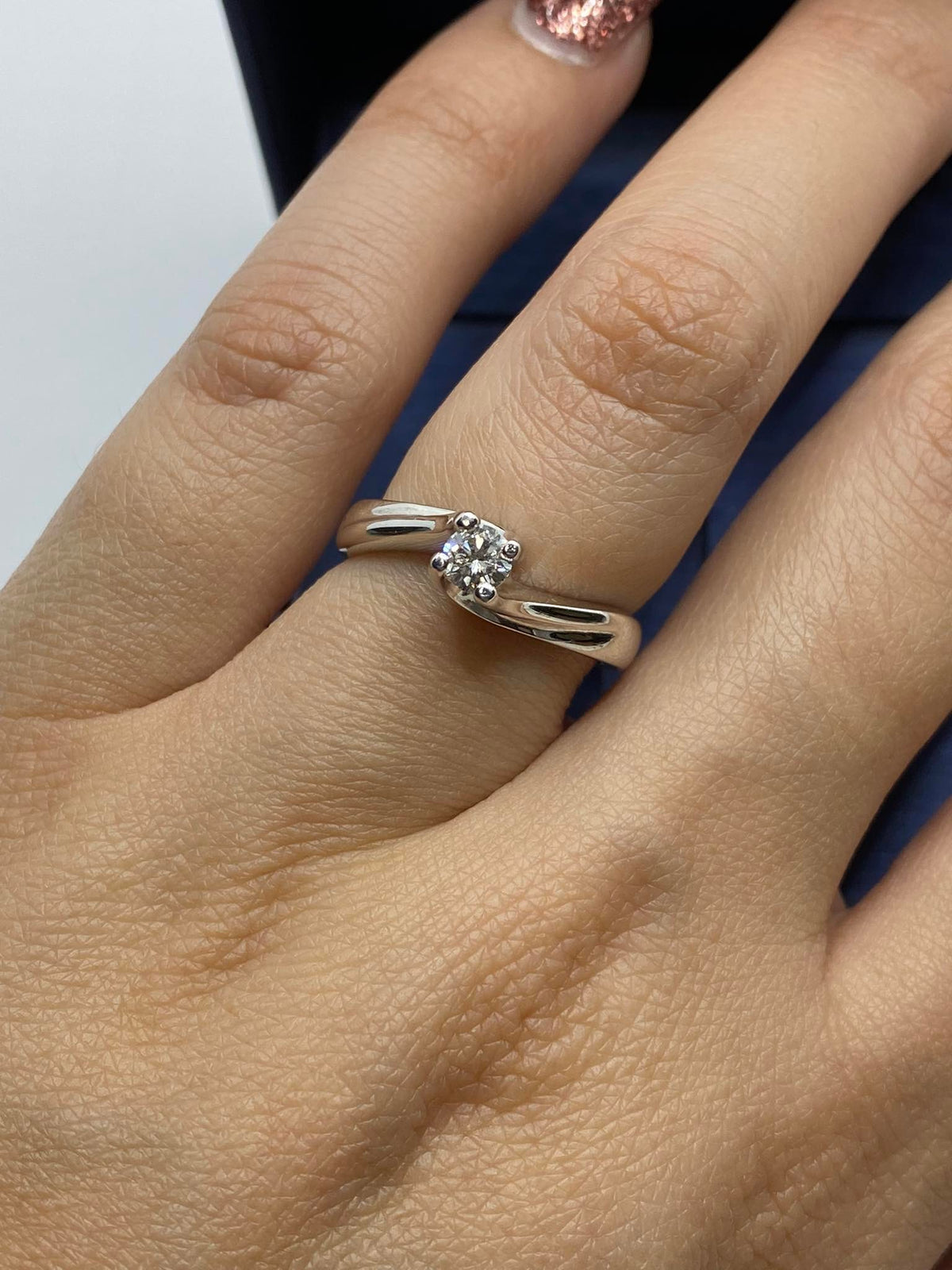 Anello Solitario in Oro 18KT 18KT e Diamante Ct. 0.22