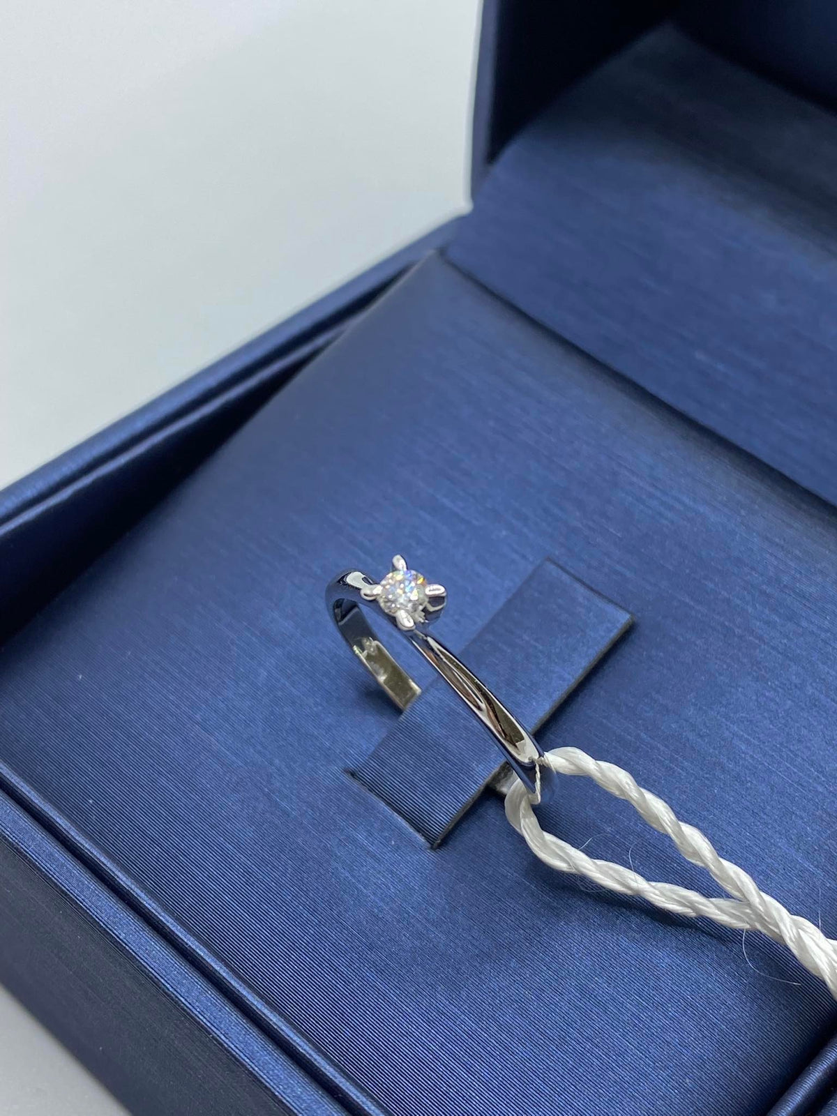 Anello Donna Solitario in Oro 18KT 18KT con Diamante Ct. 0.10