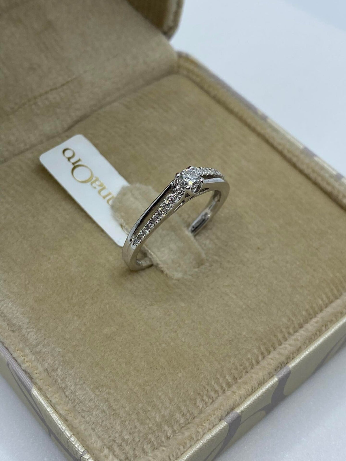 Anello Solitario Donna Oro 18KT con Diamante Ct. 0.24