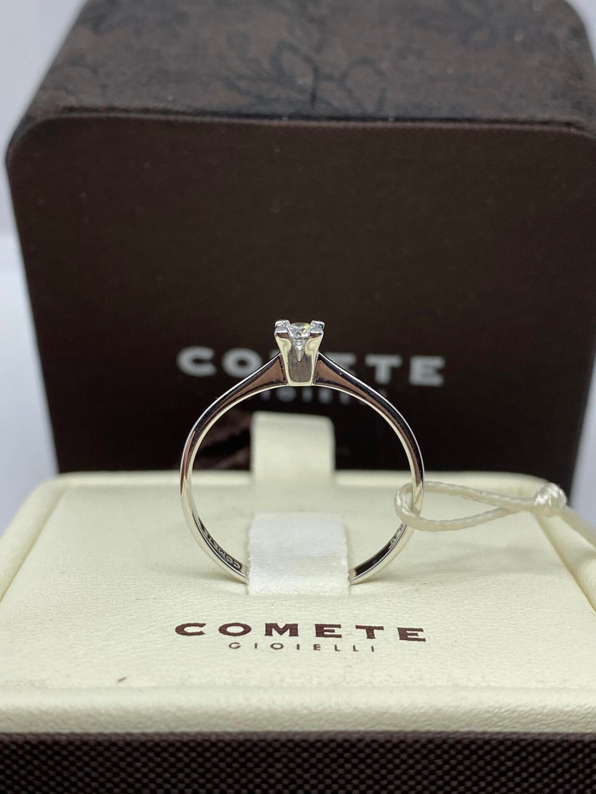 Anello Solitario Comete in Oro 18KT 18KT con Diamante Ct. 0.10