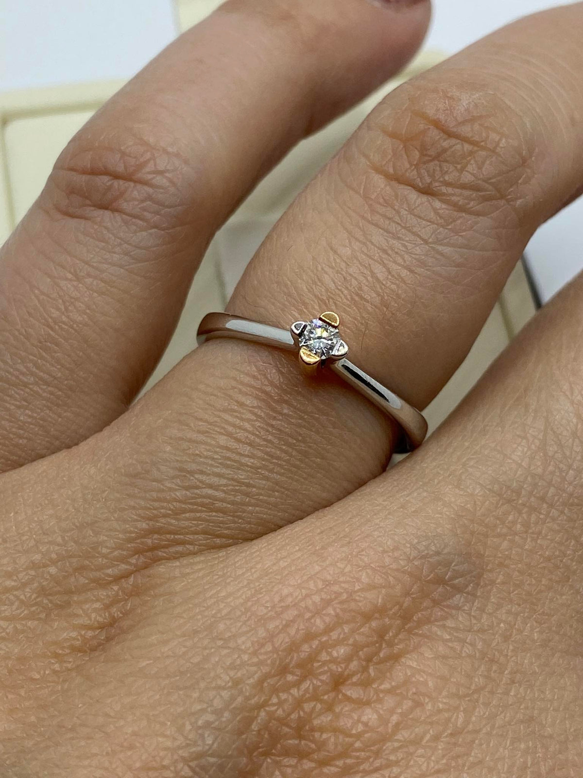 Anello Solitario Comete Gioielli in Oro 18KT 18KT con Briillante Ct. 0.10
