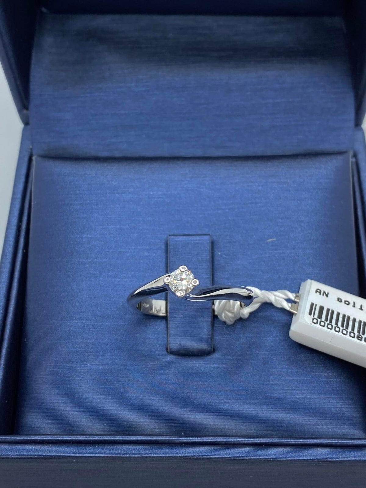 Anello Solitario in Oro 18KT 18KT e Diamante Ct. 0.22