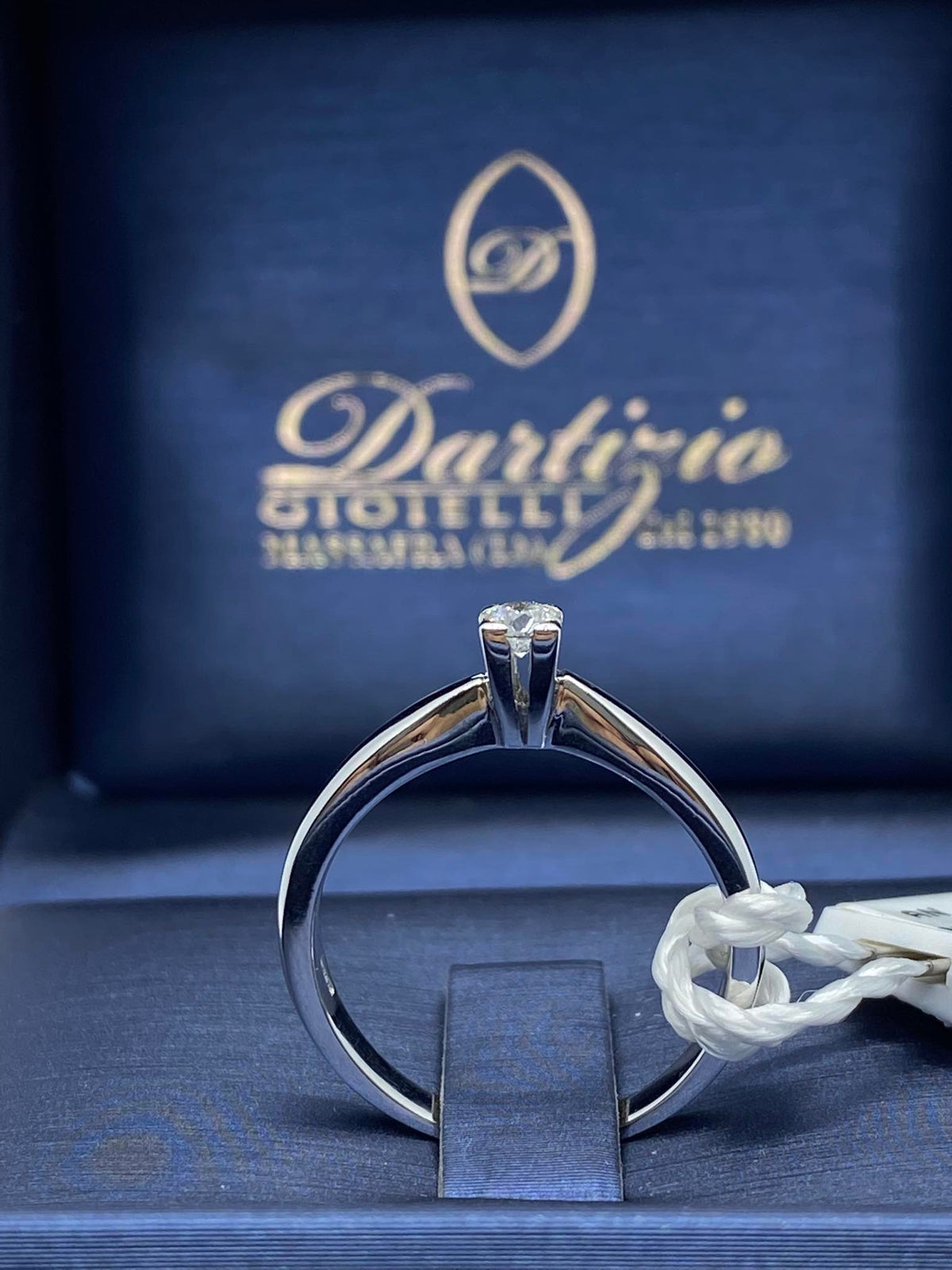 Anello Solitario in Oro 18KT 18KT e Diamante Ct. 0.14