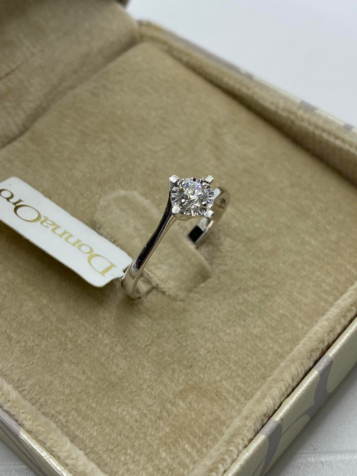 Anello Solitario Donna Oro 18KT con Diamante Ct. 0.20
